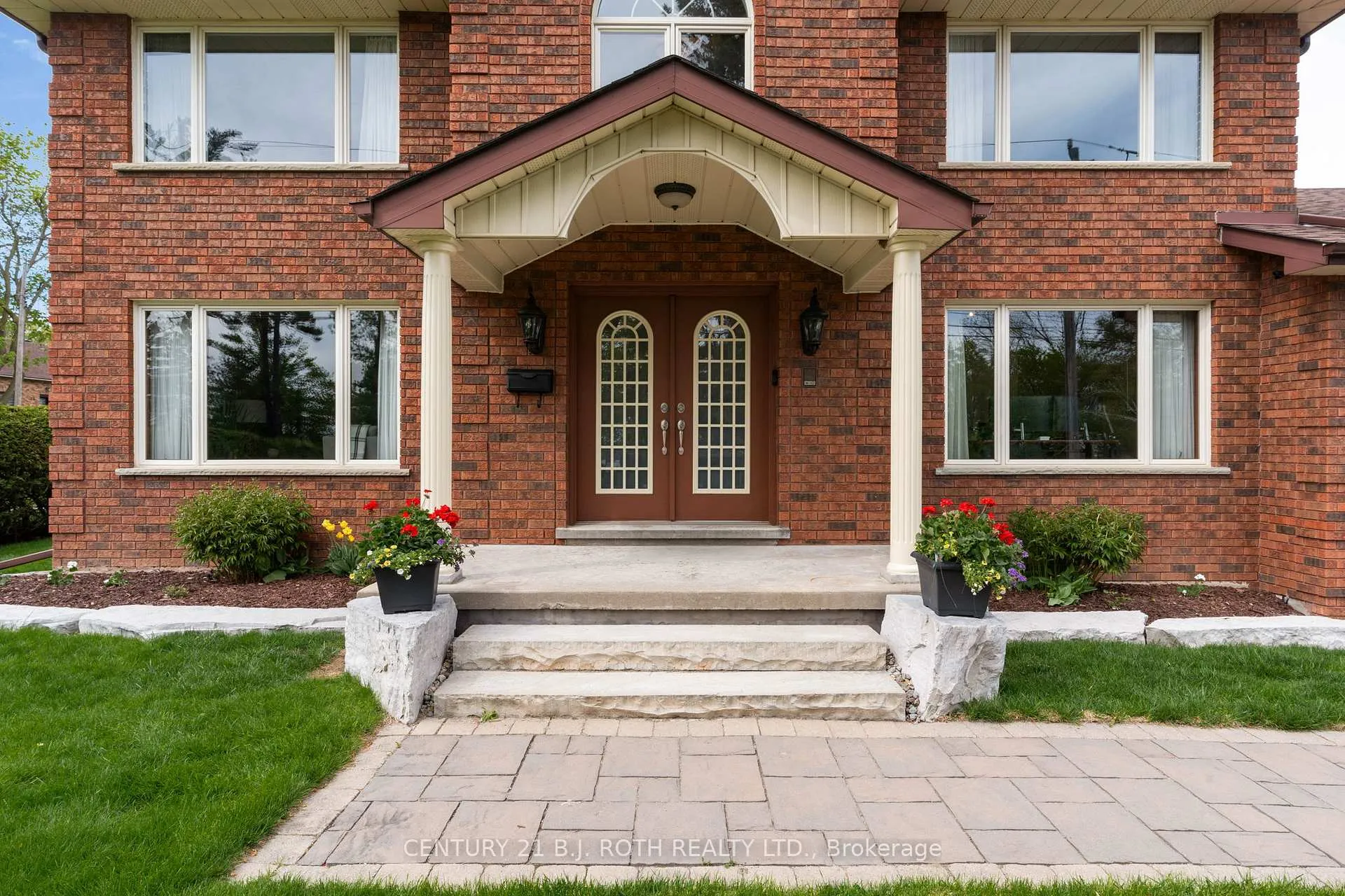 Photo 4 of 360 Codrington Street, Barrie, Codrington — HOMEH