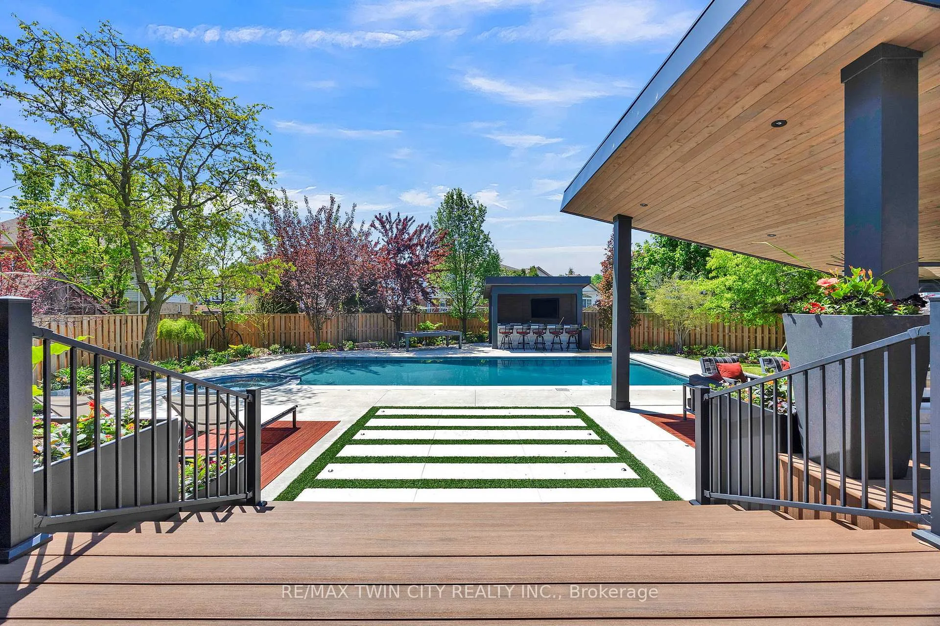 Photo 3 of 701 Breakwater Crescent, Waterloo — HOMEH