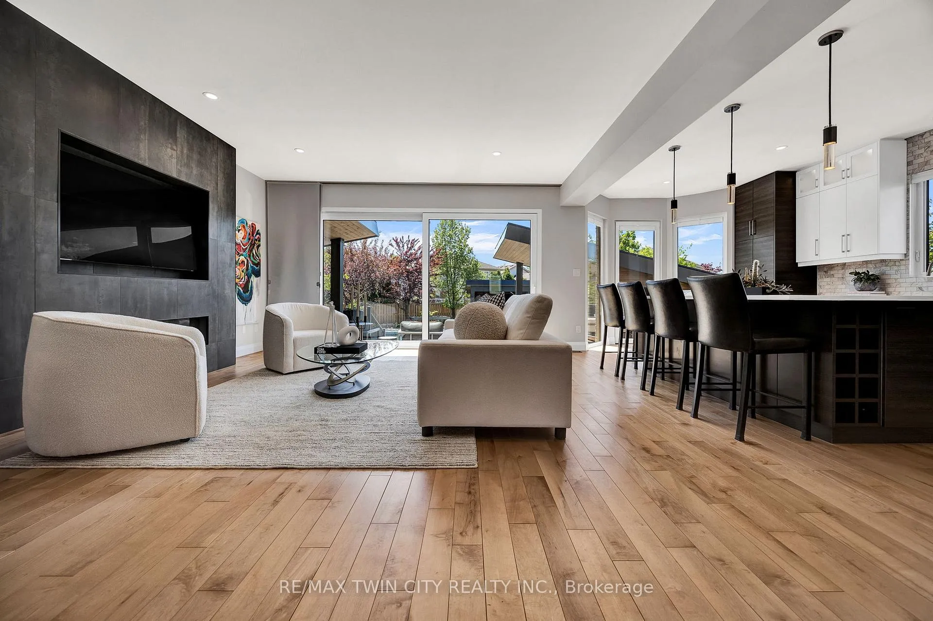 Photo 5 of 701 Breakwater Crescent, Waterloo — HOMEH