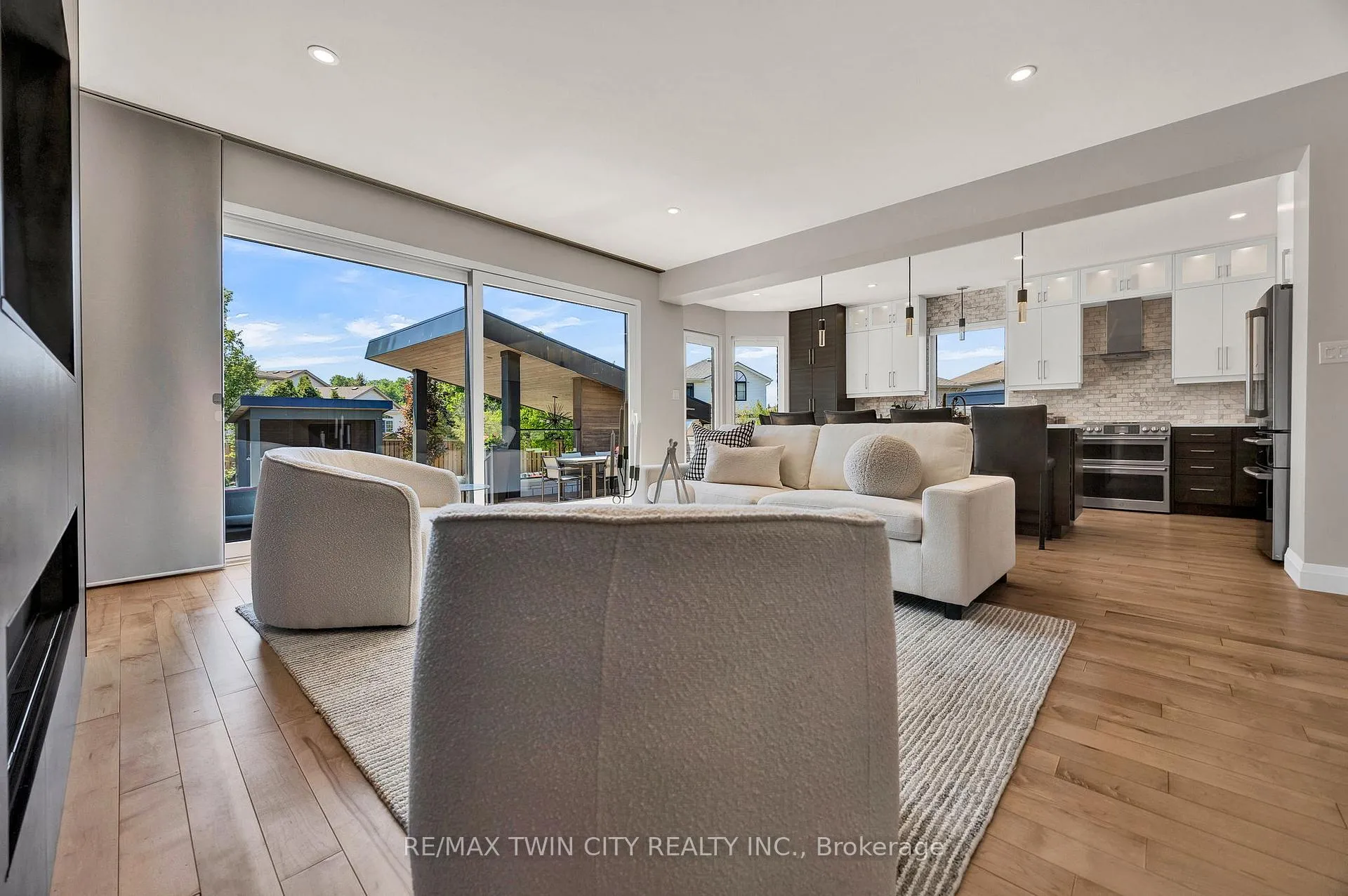 Photo 6 of 701 Breakwater Crescent, Waterloo — HOMEH