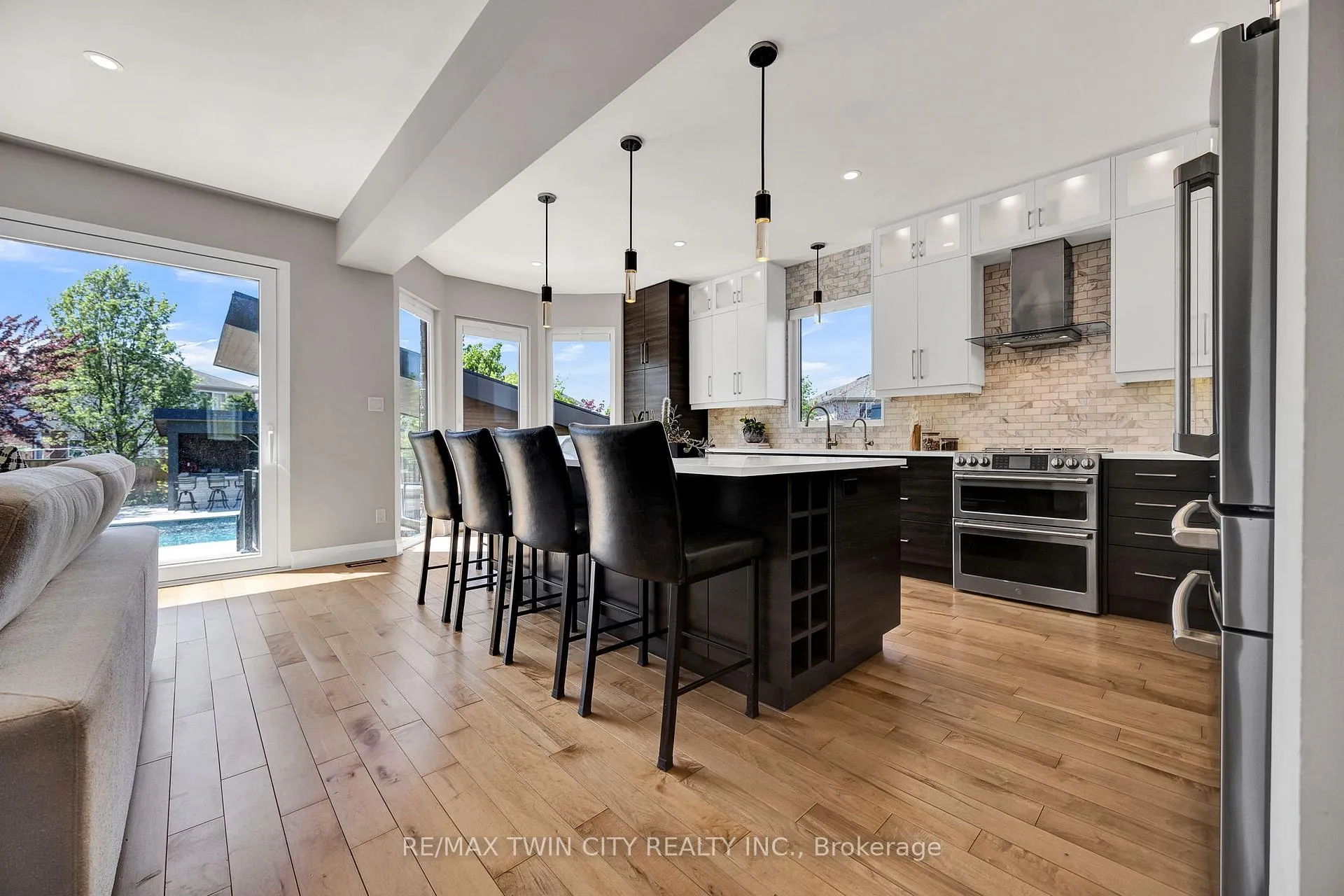 Photo 8 of 701 Breakwater Crescent, Waterloo — HOMEH