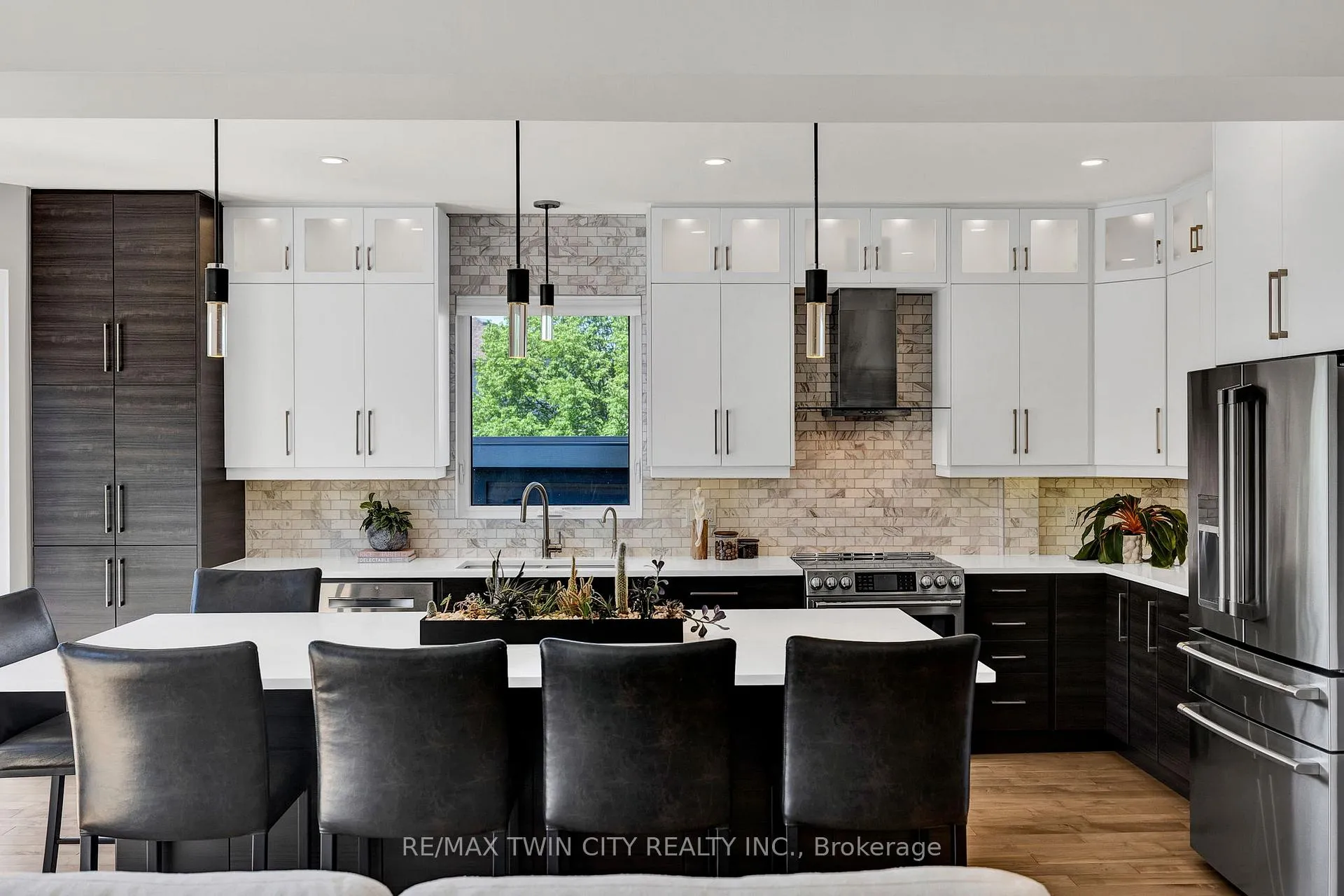 Photo 10 of 701 Breakwater Crescent, Waterloo — HOMEH
