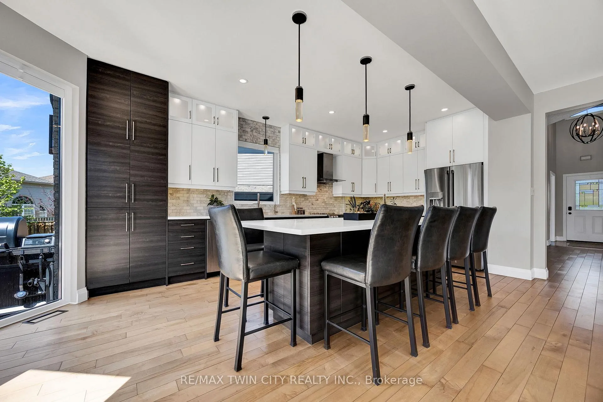 Photo 13 of 701 Breakwater Crescent, Waterloo — HOMEH