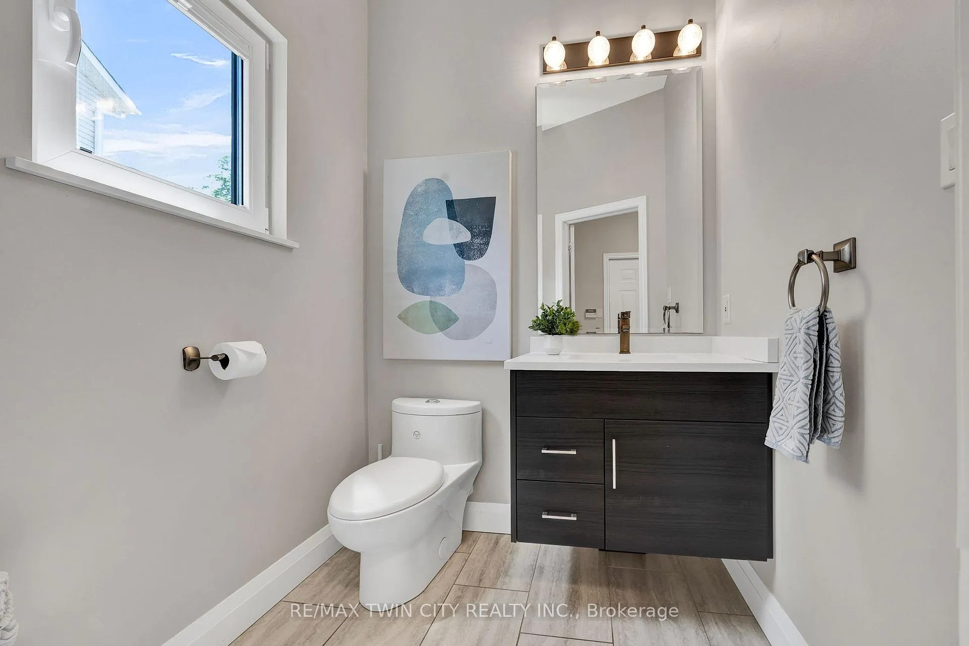 Photo 17 of 701 Breakwater Crescent, Waterloo — HOMEH