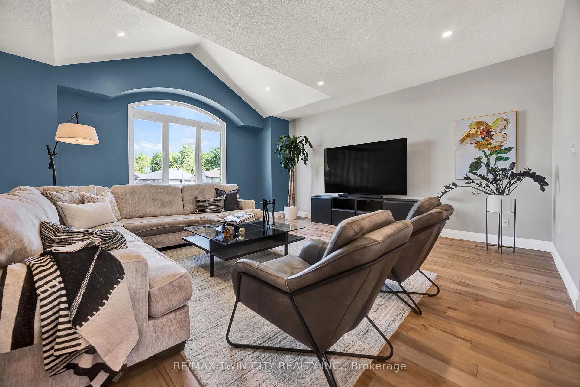 Photo 21 of 701 Breakwater Crescent, Waterloo — HOMEH