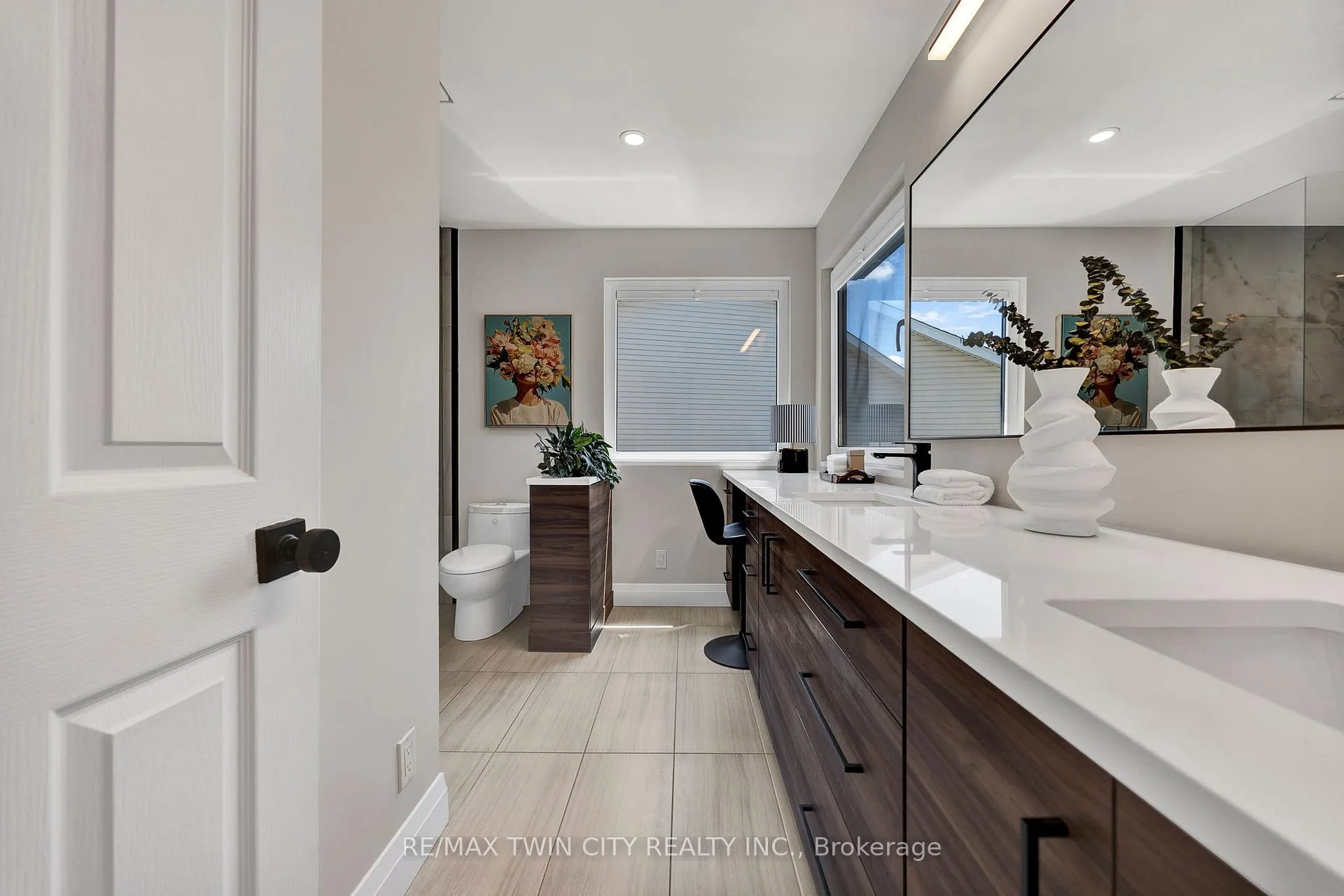 Photo 25 of 701 Breakwater Crescent, Waterloo — HOMEH