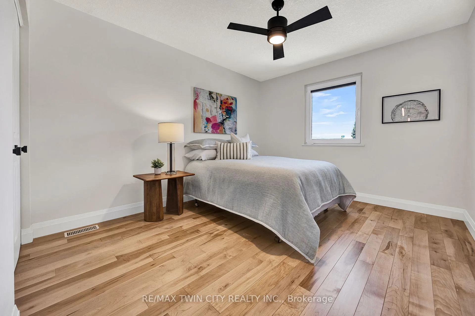 Photo 27 of 701 Breakwater Crescent, Waterloo — HOMEH