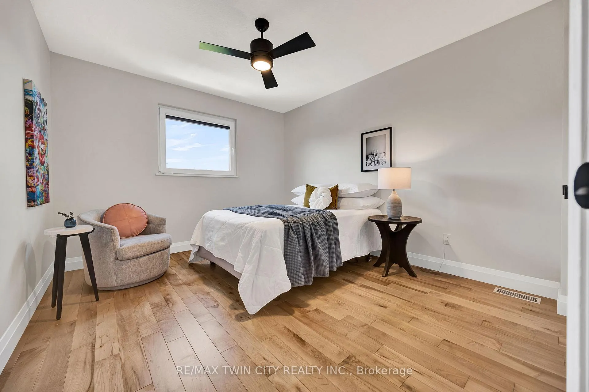 Photo 28 of 701 Breakwater Crescent, Waterloo — HOMEH