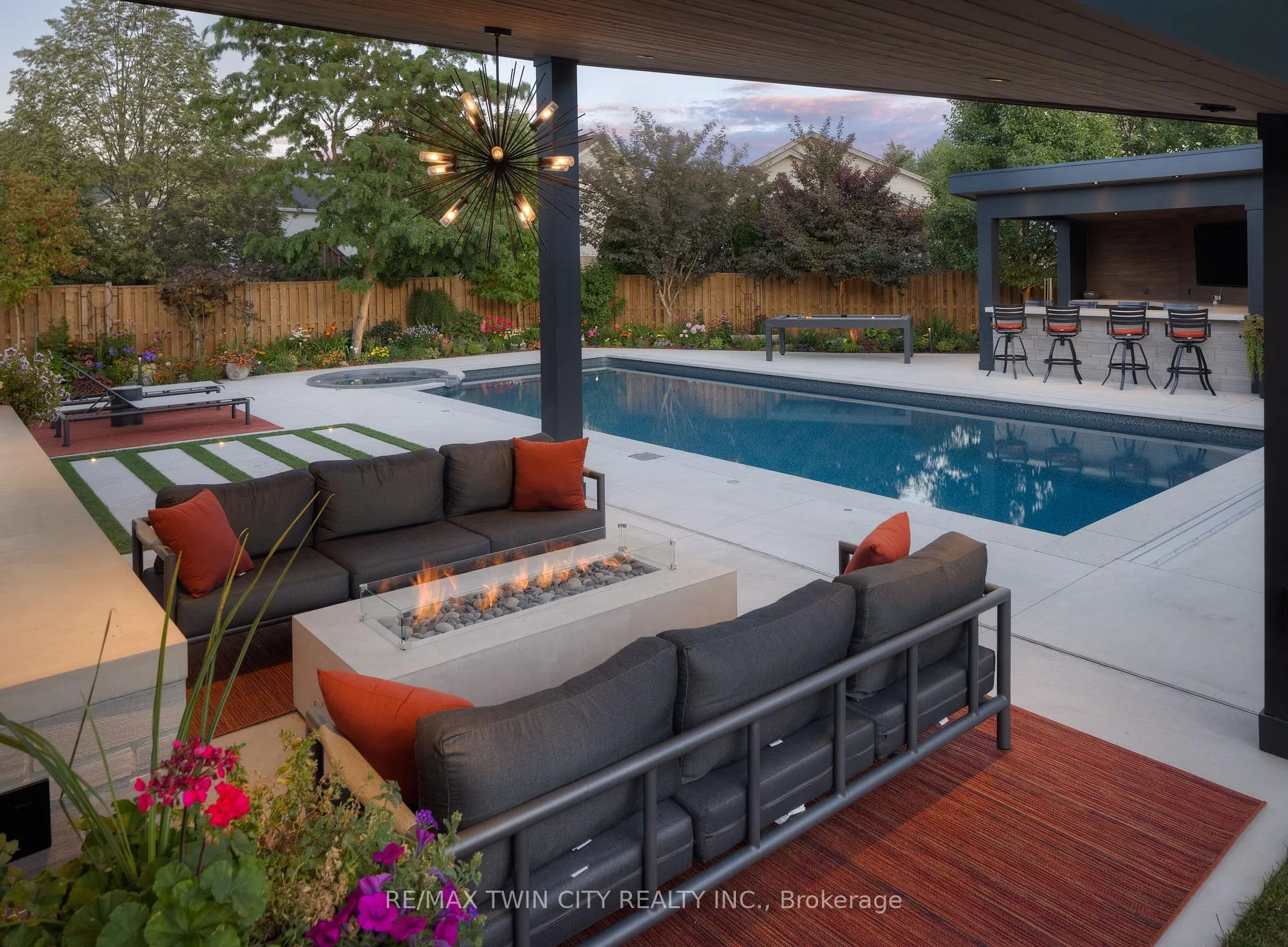 Photo 33 of 701 Breakwater Crescent, Waterloo — HOMEH