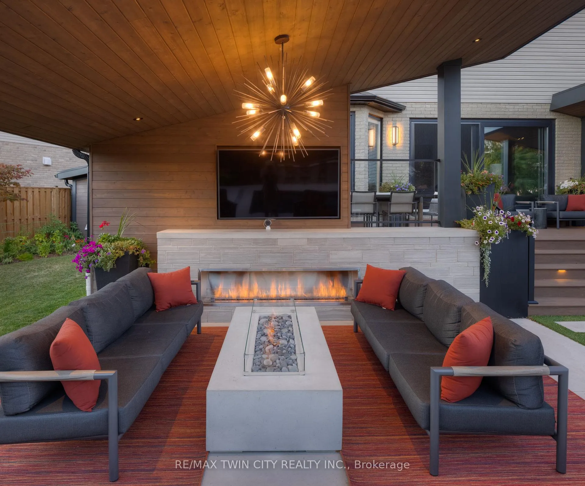 Photo 35 of 701 Breakwater Crescent, Waterloo — HOMEH