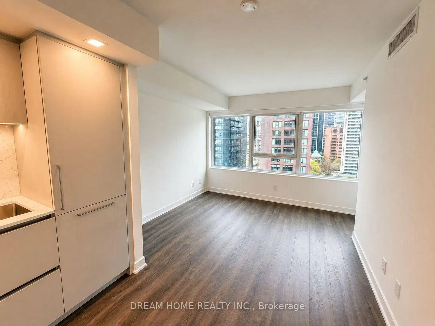 Photo 3 of Unit 1303, 609 Sherborne Street, Toronto, North St. James Town — HOMEH