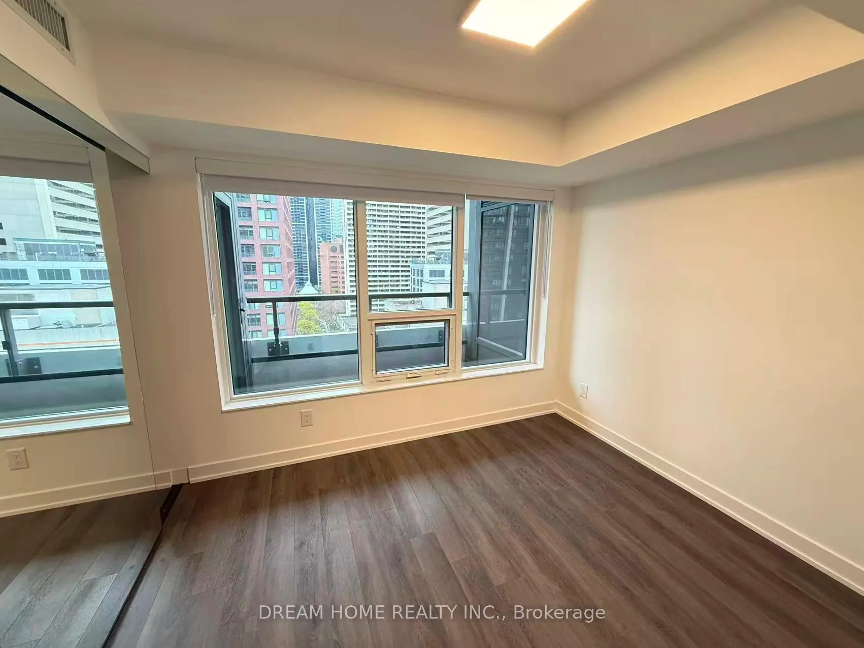 Photo 4 of Unit 1303, 609 Sherborne Street, Toronto, North St. James Town — HOMEH