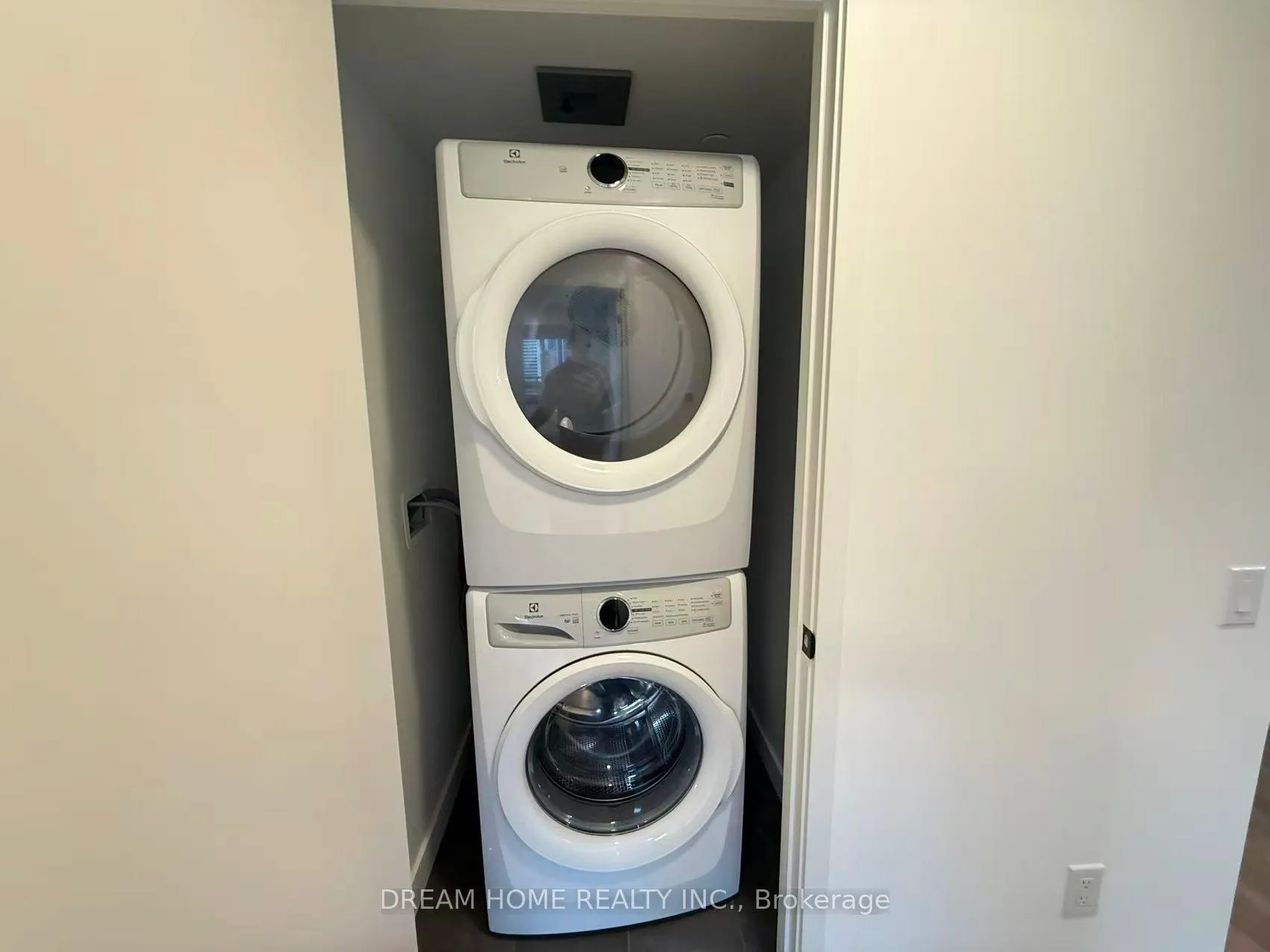 Photo 7 of Unit 1303, 609 Sherborne Street, Toronto, North St. James Town — HOMEH