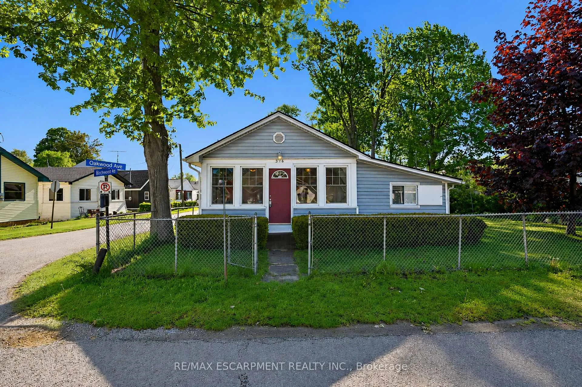 Front of 376 Oakwood Avenue