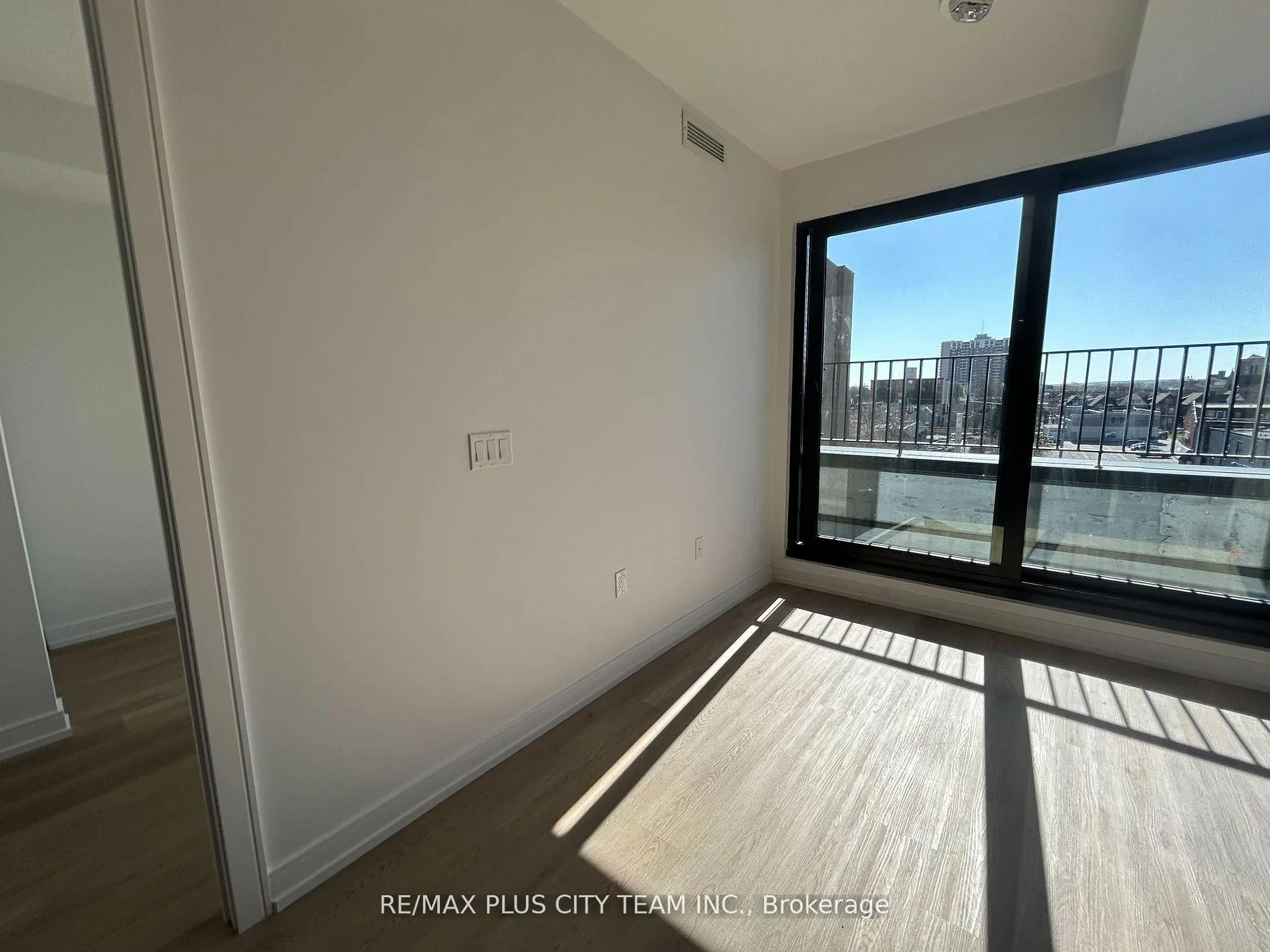 Photo 2 of Unit 527, 1 Jarvis Street E, Hamilton, Beasley — HOMEH