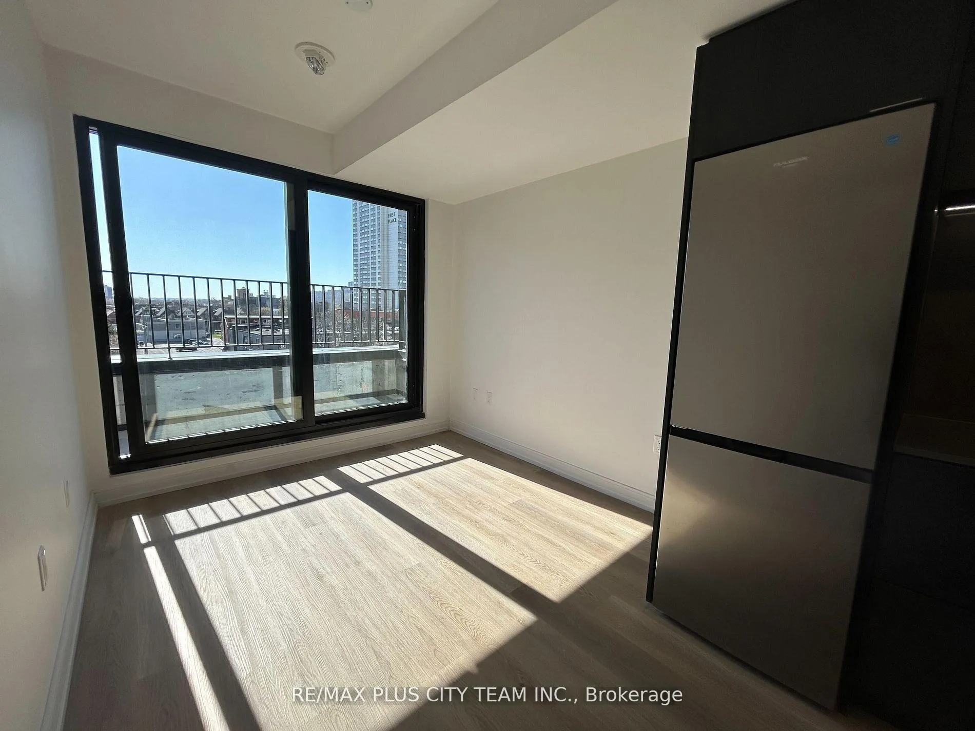 Photo 3 of Unit 527, 1 Jarvis Street E, Hamilton, Beasley — HOMEH