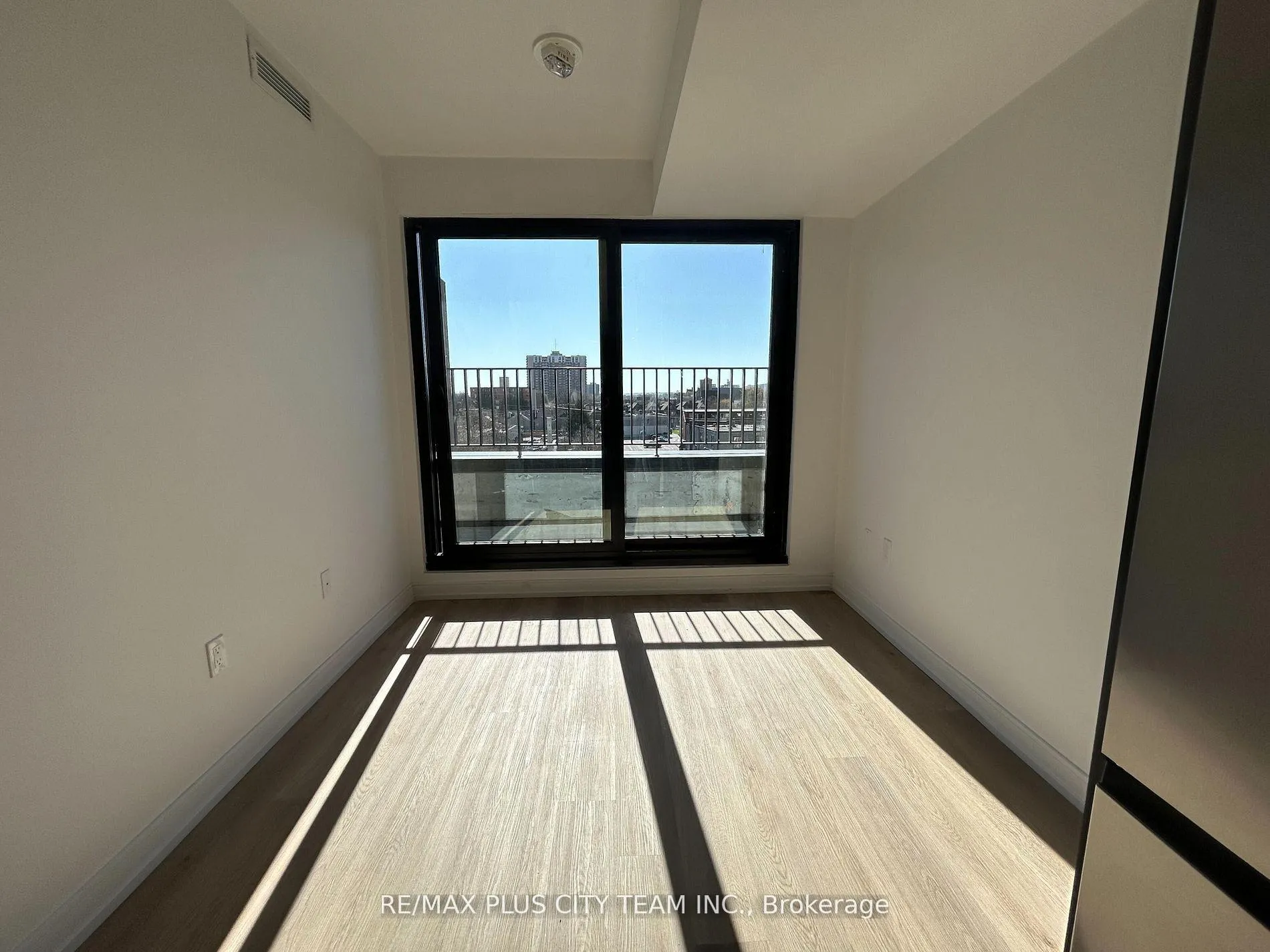 Photo 4 of Unit 527, 1 Jarvis Street E, Hamilton, Beasley — HOMEH