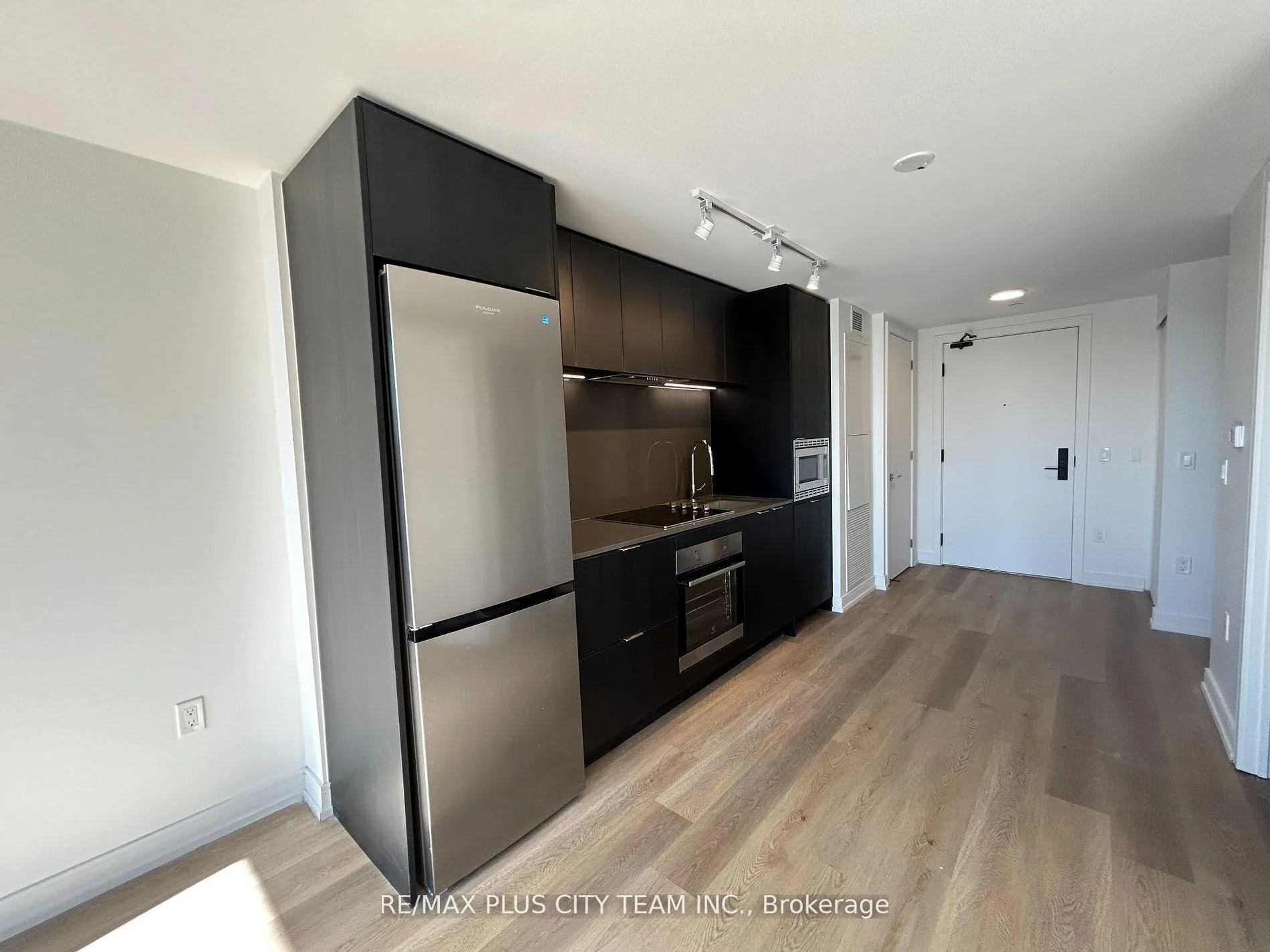 Photo 5 of Unit 527, 1 Jarvis Street E, Hamilton, Beasley — HOMEH
