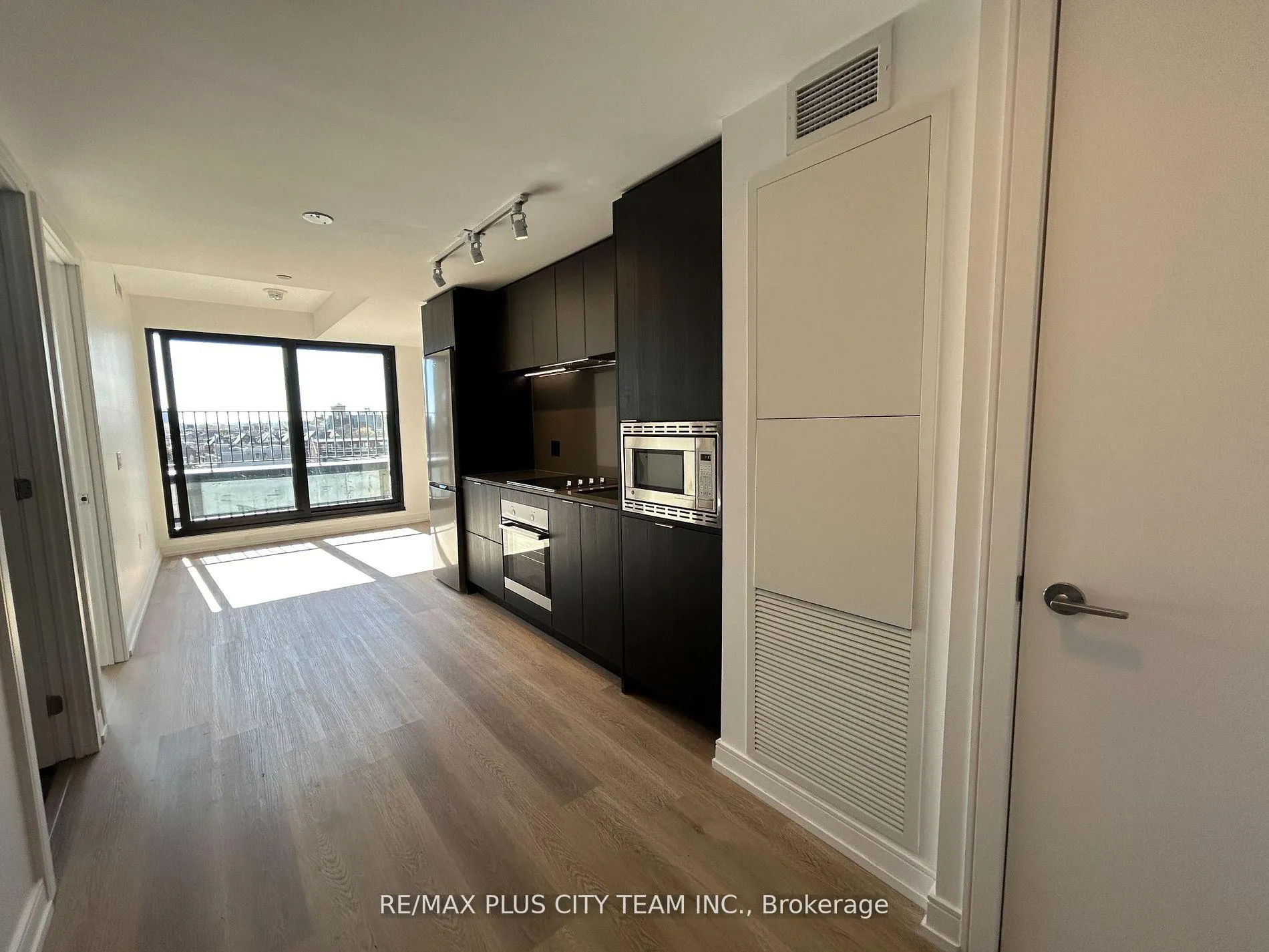 Photo 7 of Unit 527, 1 Jarvis Street E, Hamilton, Beasley — HOMEH