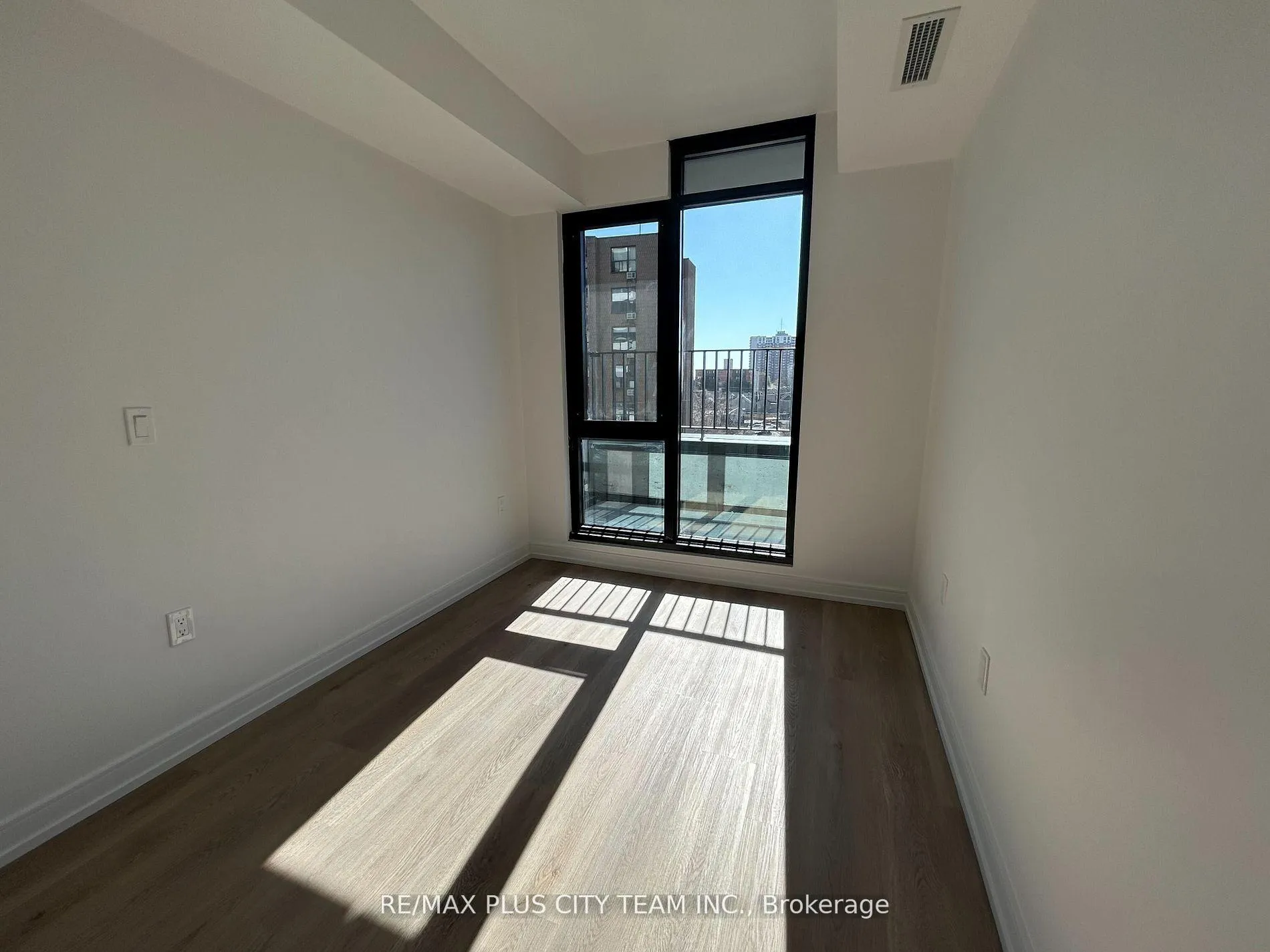 Photo 8 of Unit 527, 1 Jarvis Street E, Hamilton, Beasley — HOMEH