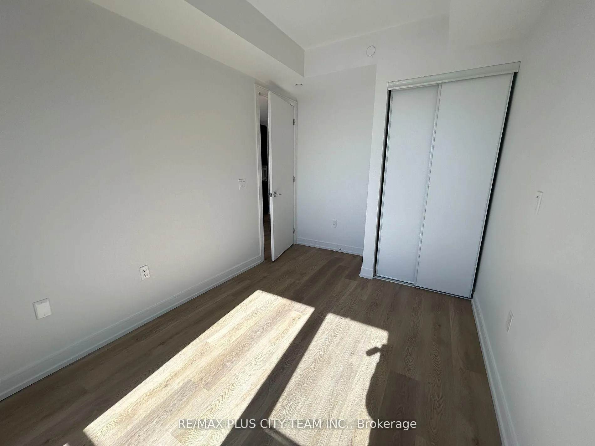 Photo 9 of Unit 527, 1 Jarvis Street E, Hamilton, Beasley — HOMEH