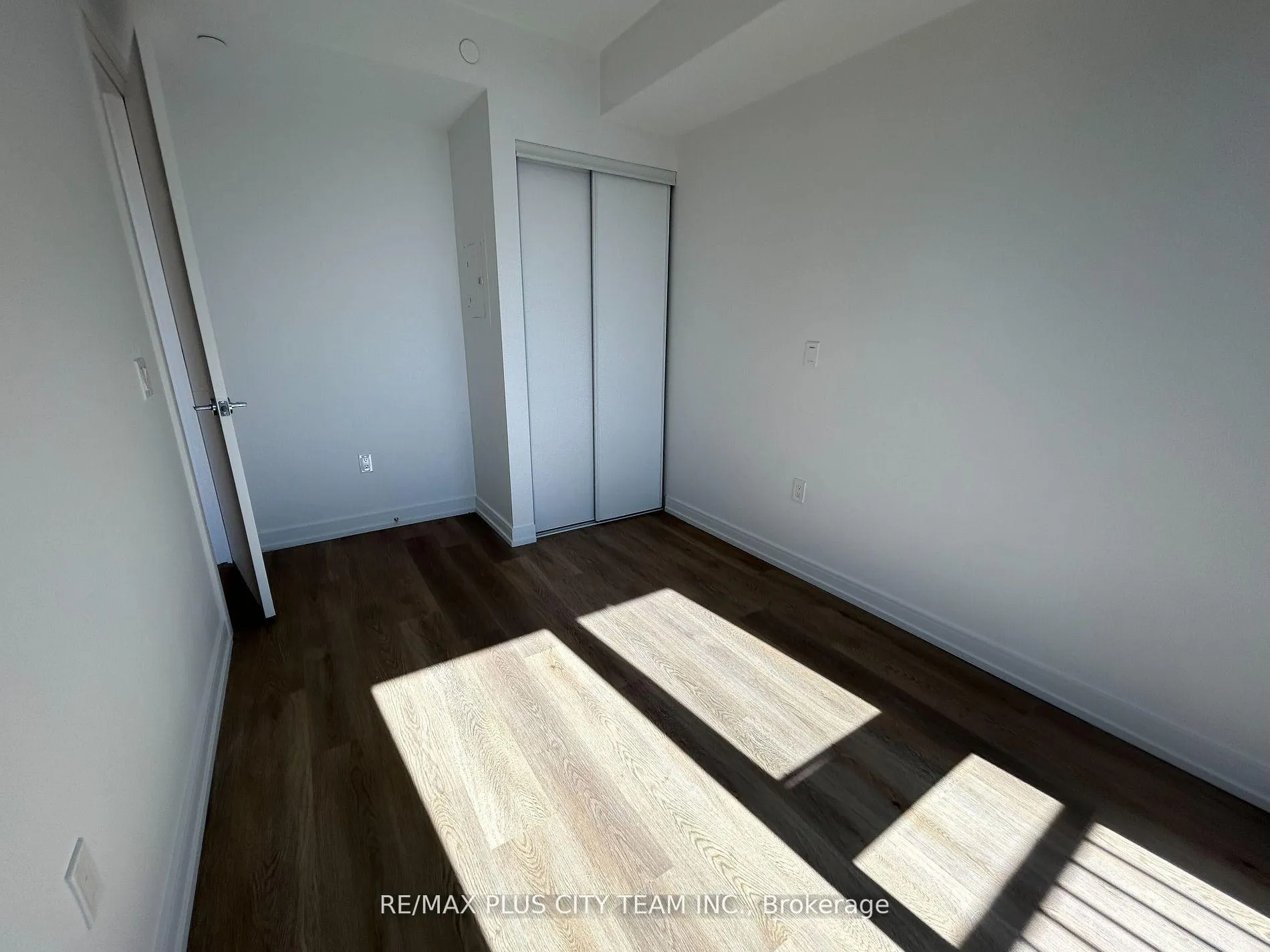 Photo 10 of Unit 527, 1 Jarvis Street E, Hamilton, Beasley — HOMEH