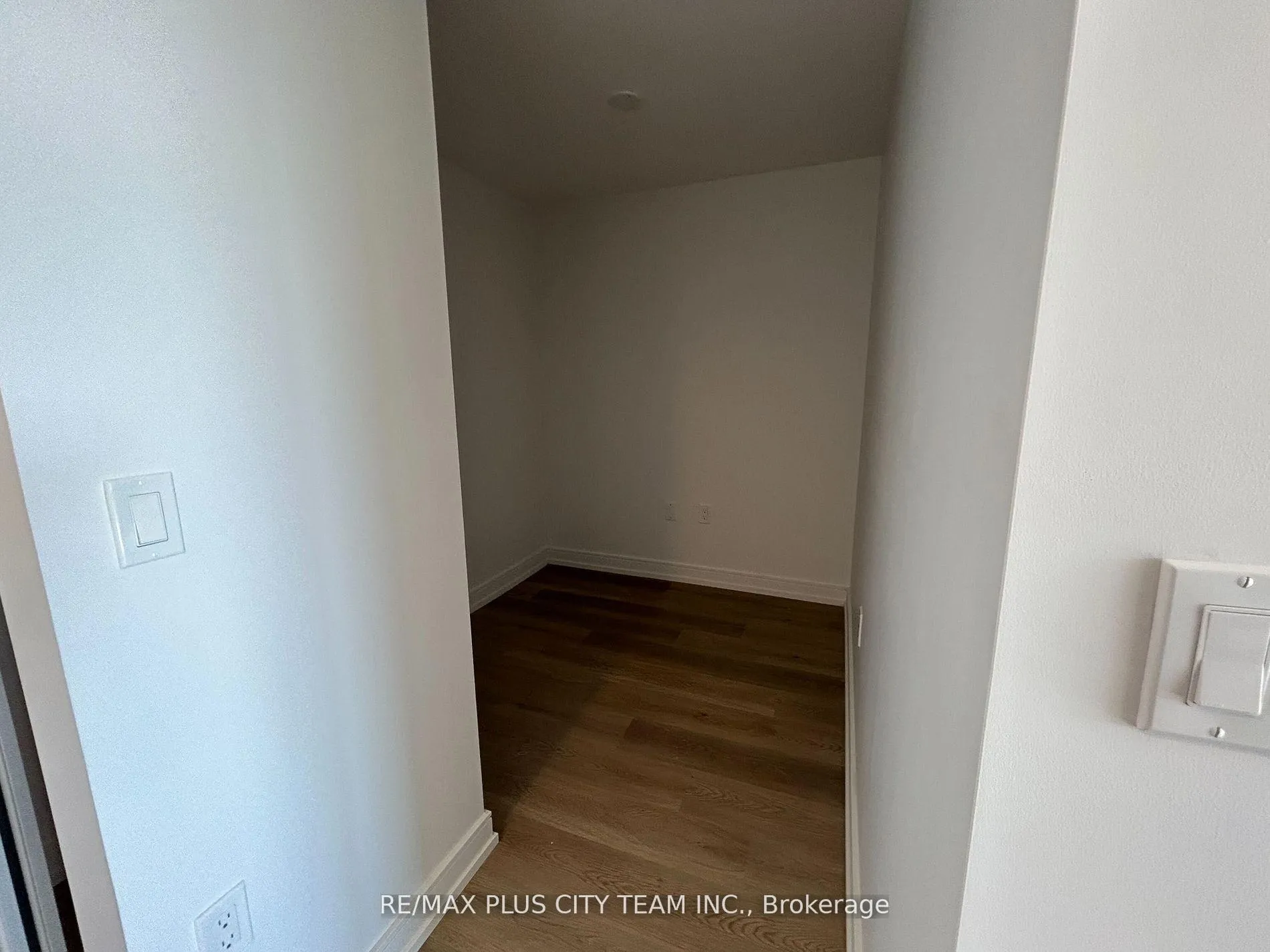 Photo 11 of Unit 527, 1 Jarvis Street E, Hamilton, Beasley — HOMEH