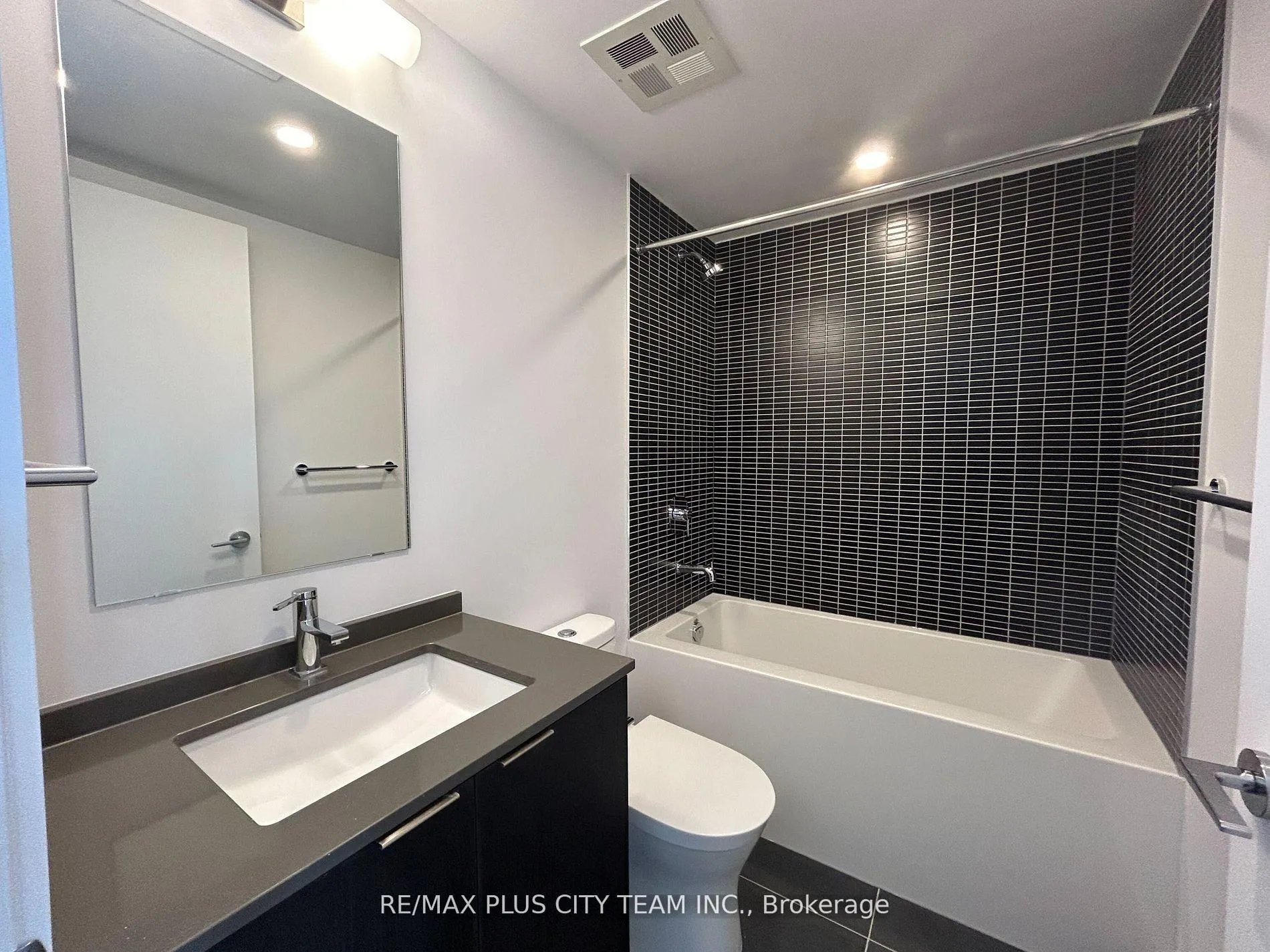 Photo 12 of Unit 527, 1 Jarvis Street E, Hamilton, Beasley — HOMEH