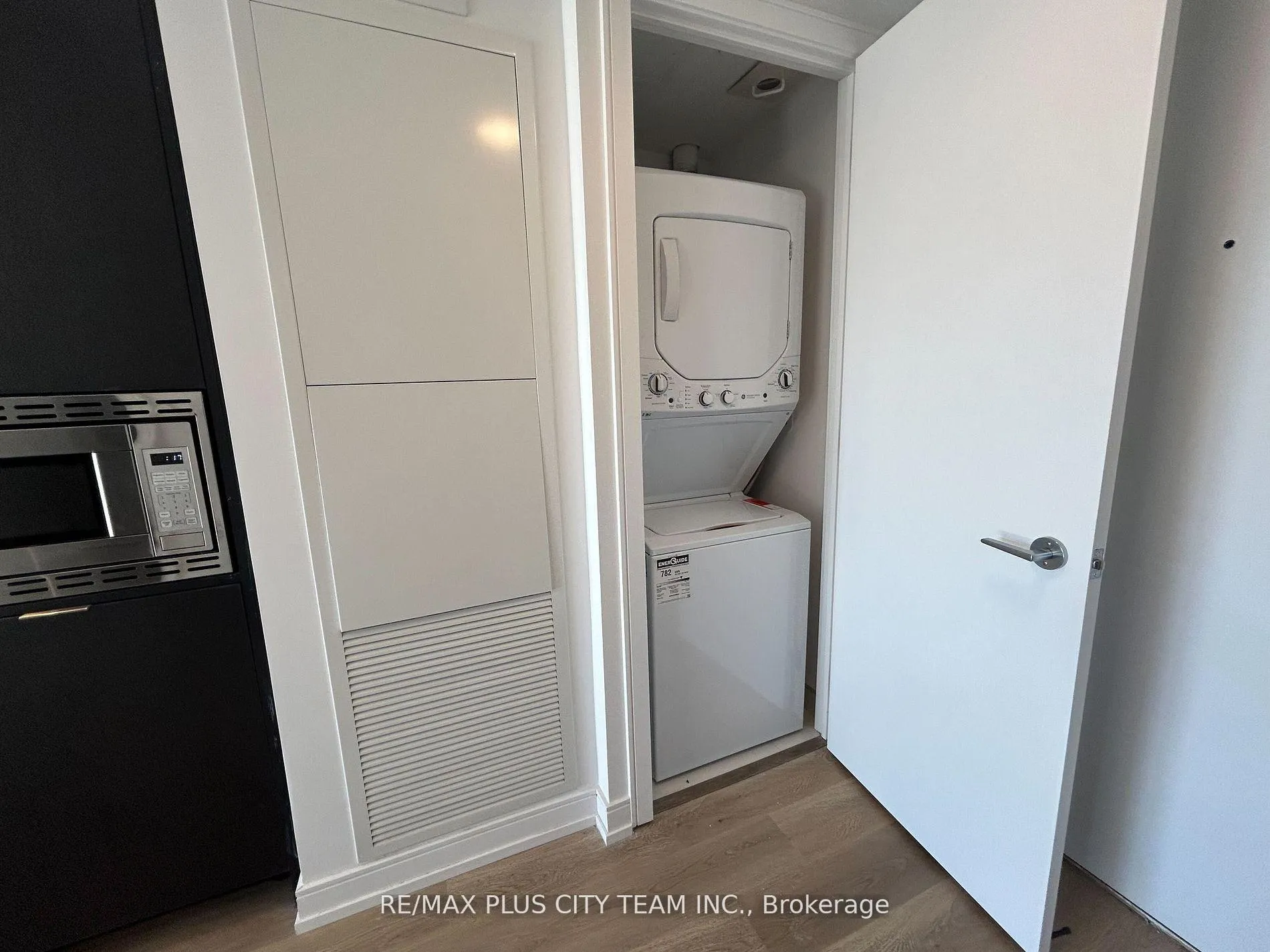 Photo 13 of Unit 527, 1 Jarvis Street E, Hamilton, Beasley — HOMEH
