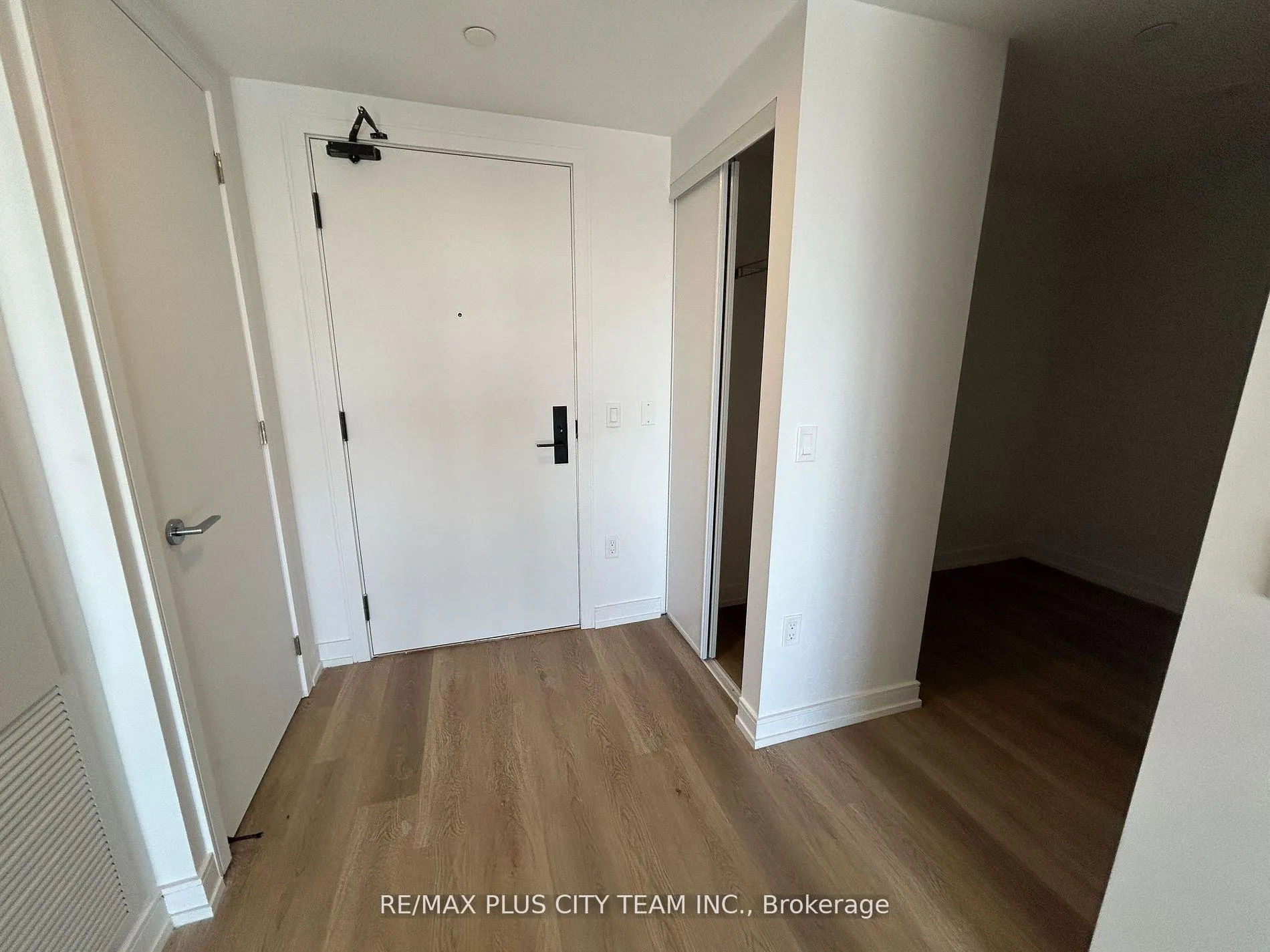 Photo 14 of Unit 527, 1 Jarvis Street E, Hamilton, Beasley — HOMEH
