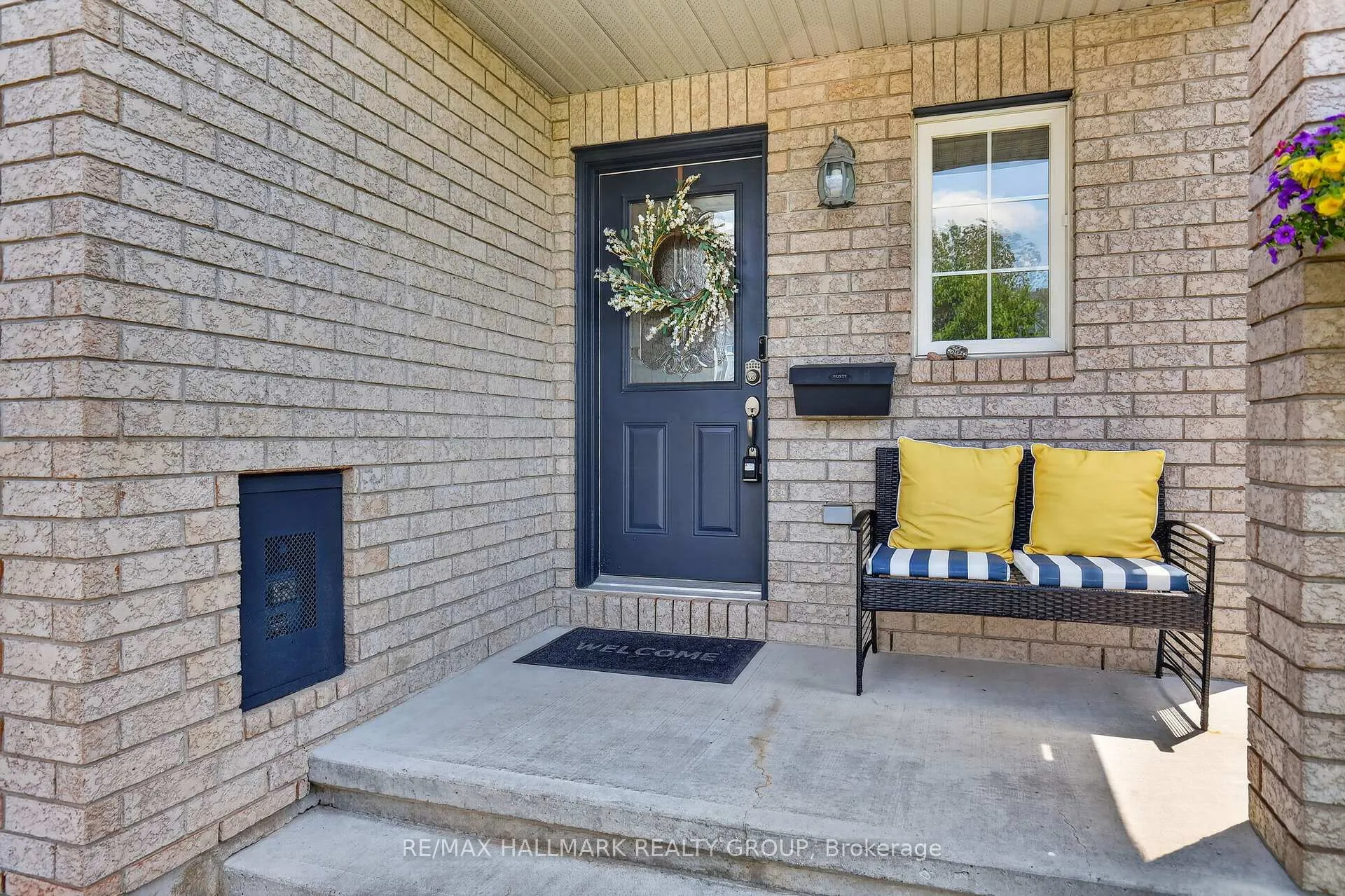 Photo 2 of 369 Rolling Meadow Crescent, Ottawa, Mer Bleue/Bradley Estates/Anderson Park — HOMEH