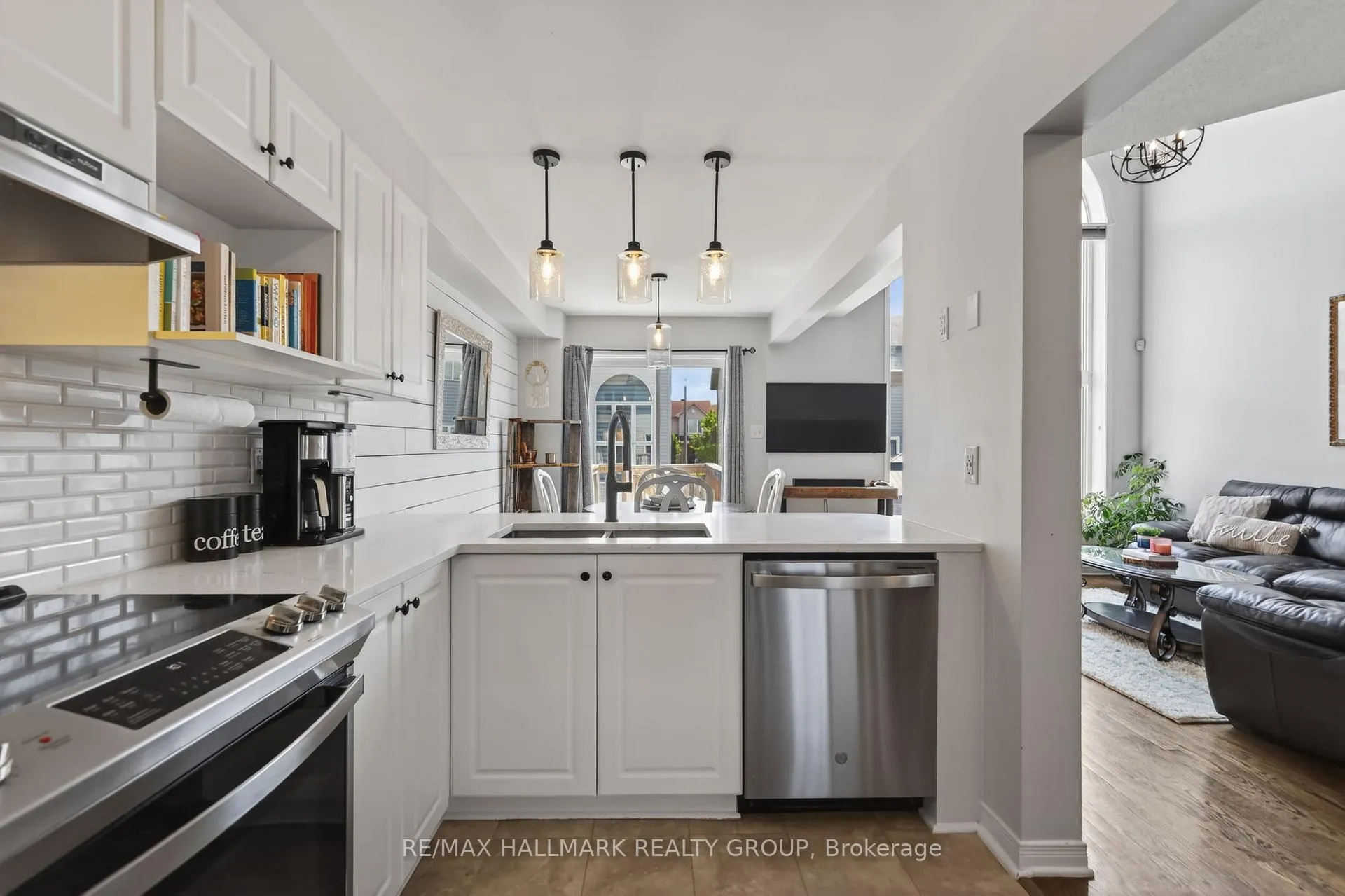 Photo 13 of 369 Rolling Meadow Crescent, Ottawa, Mer Bleue/Bradley Estates/Anderson Park — HOMEH