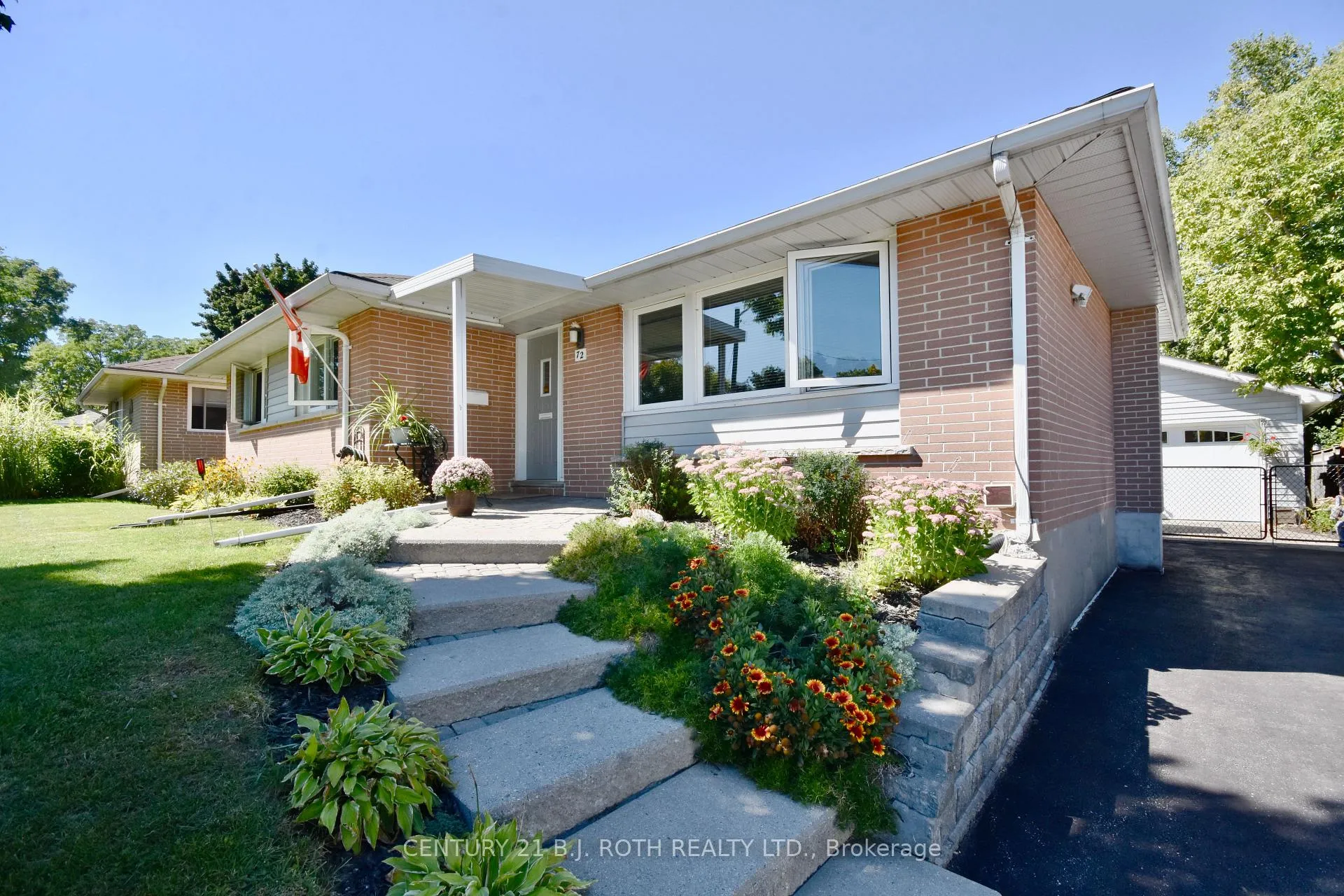 Photo 3 of 72 Rose Street, Barrie, Wellington — HOMEH