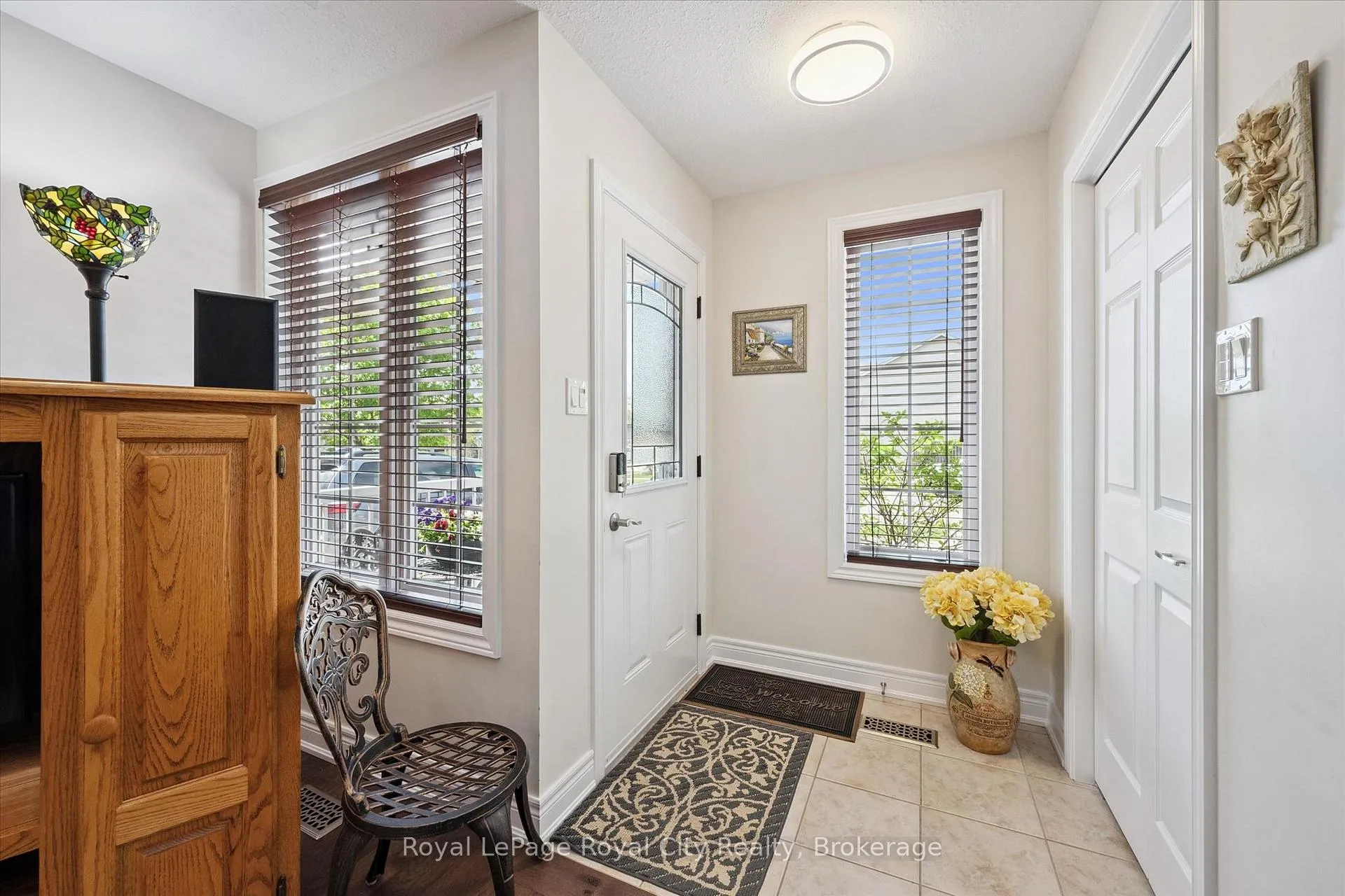 Photo 5 of 71 Doyle Drive, Guelph, Clairfields/Hanlon Business Park — HOMEH