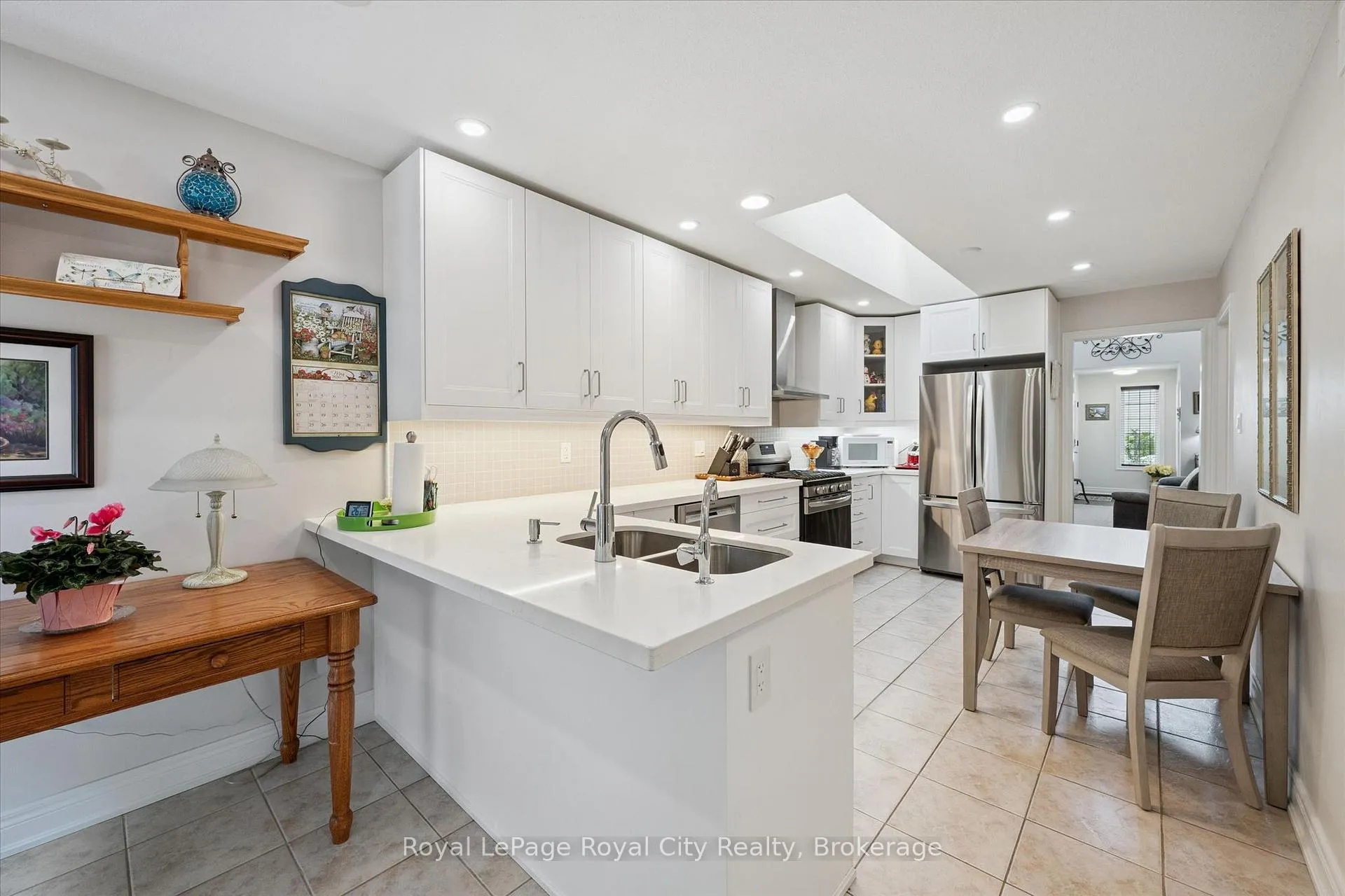 Photo 13 of 71 Doyle Drive, Guelph, Clairfields/Hanlon Business Park — HOMEH