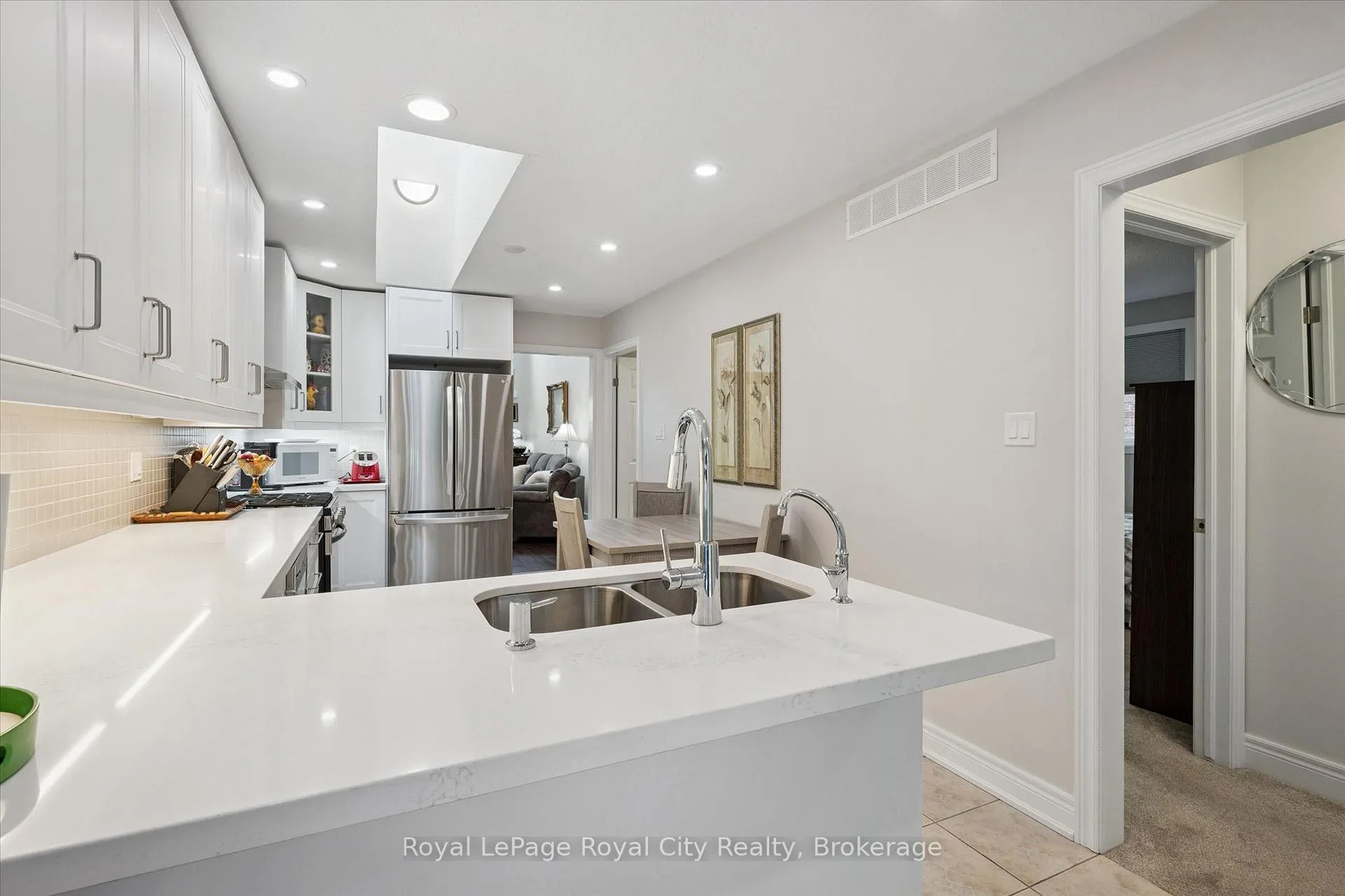 Photo 15 of 71 Doyle Drive, Guelph, Clairfields/Hanlon Business Park — HOMEH