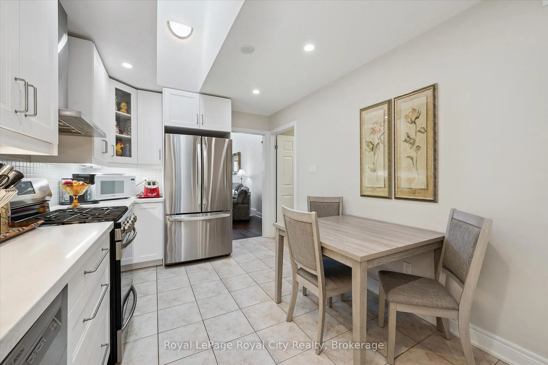 Photo 16 of 71 Doyle Drive, Guelph, Clairfields/Hanlon Business Park — HOMEH