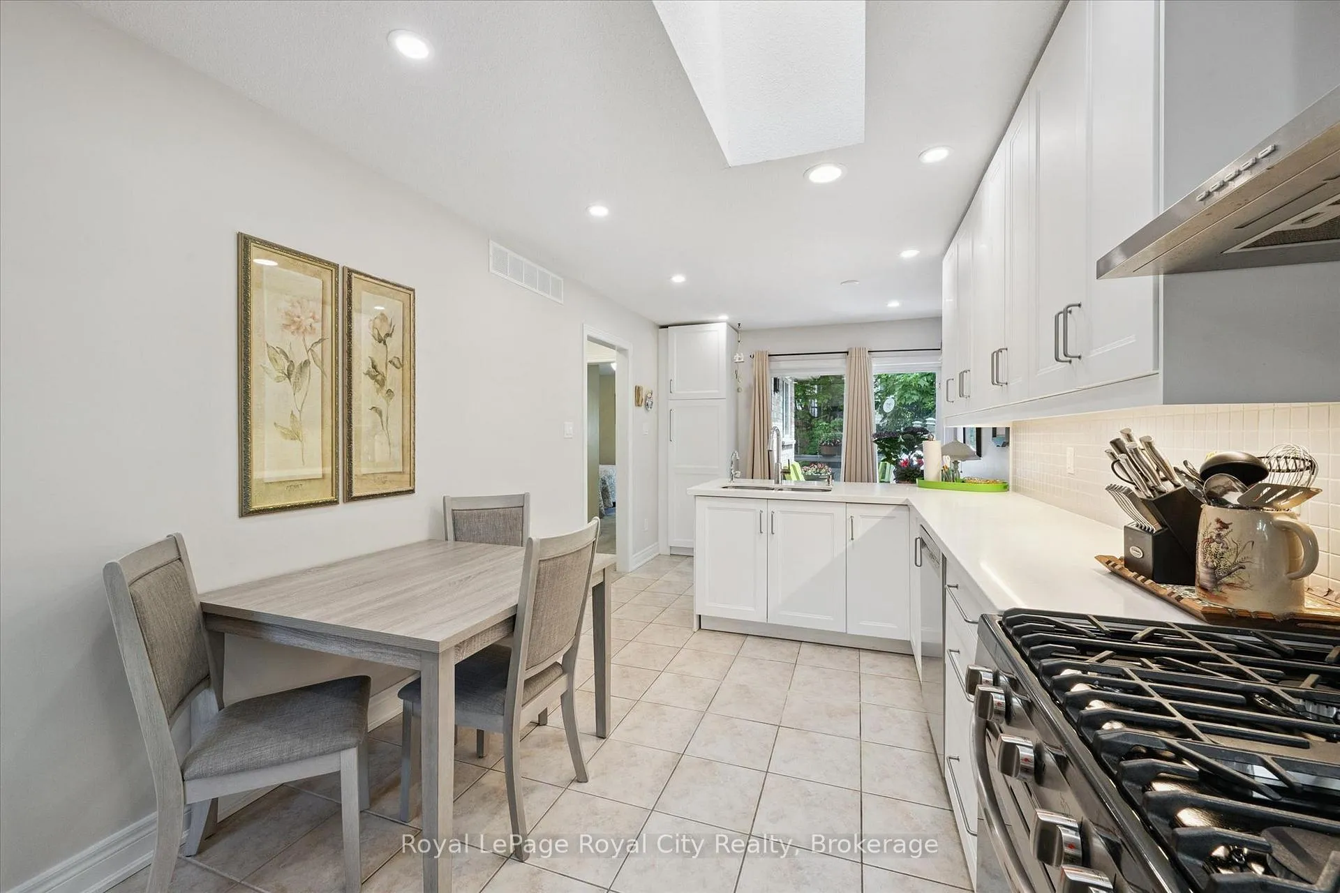 Photo 17 of 71 Doyle Drive, Guelph, Clairfields/Hanlon Business Park — HOMEH