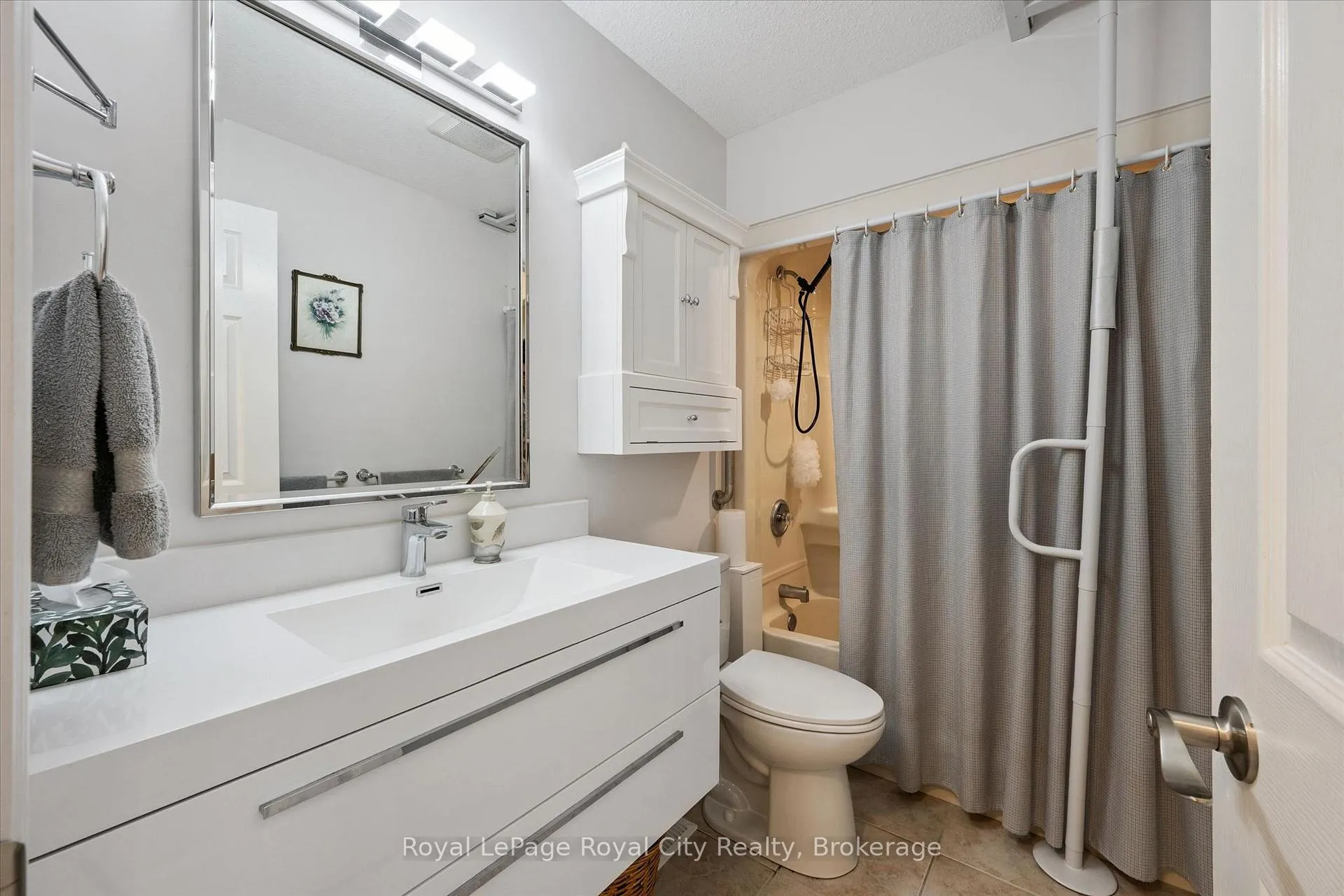 Photo 22 of 71 Doyle Drive, Guelph, Clairfields/Hanlon Business Park — HOMEH