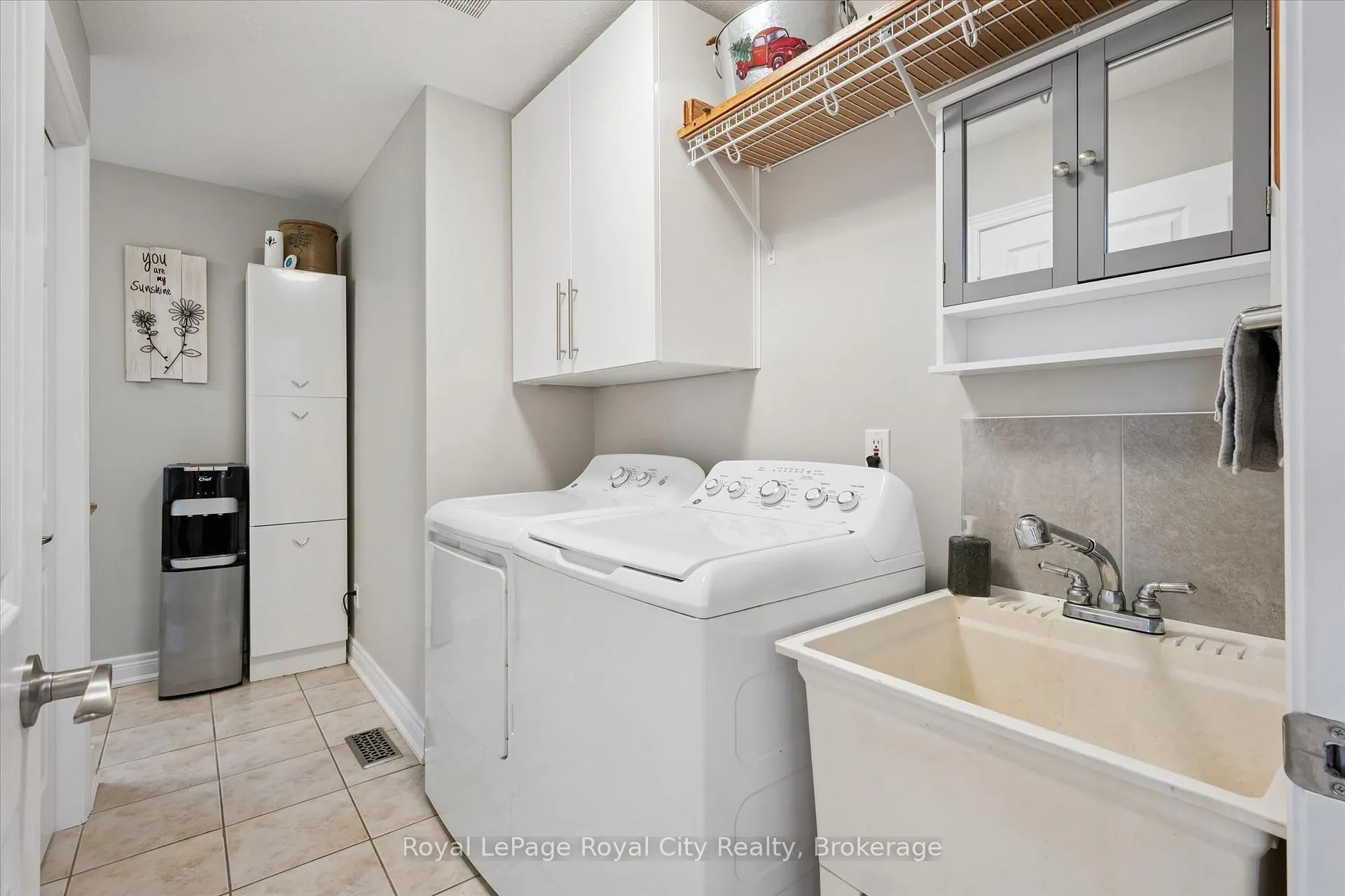 Photo 23 of 71 Doyle Drive, Guelph, Clairfields/Hanlon Business Park — HOMEH