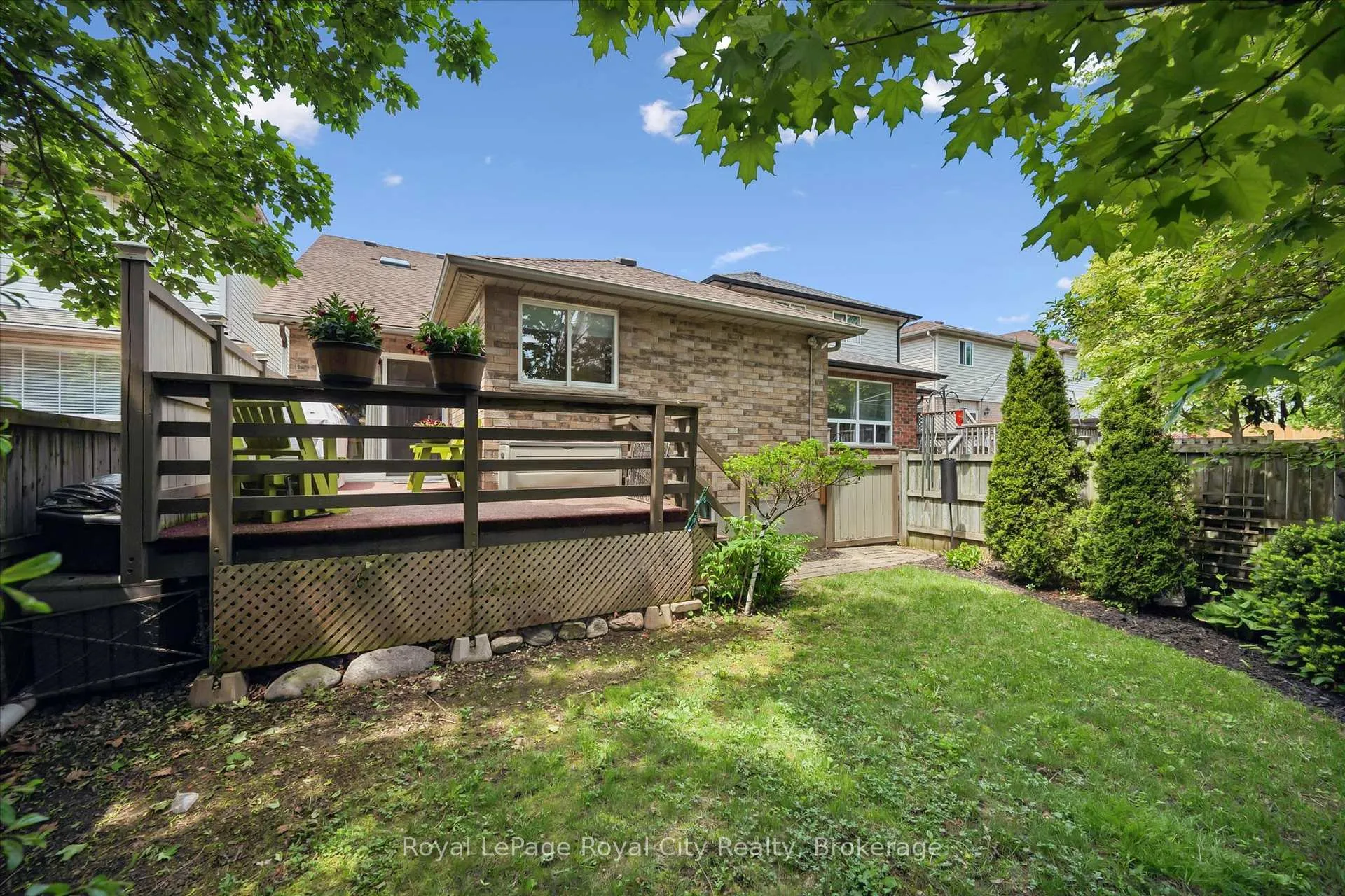 Photo 25 of 71 Doyle Drive, Guelph, Clairfields/Hanlon Business Park — HOMEH