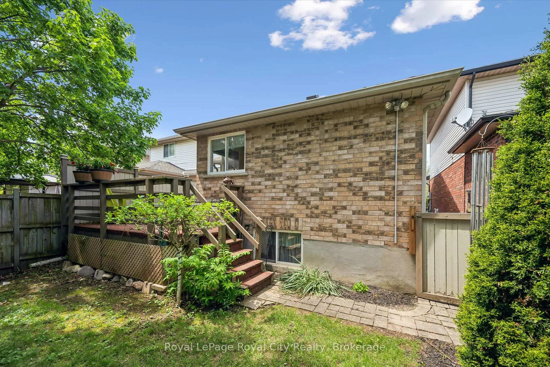 Photo 26 of 71 Doyle Drive, Guelph, Clairfields/Hanlon Business Park — HOMEH