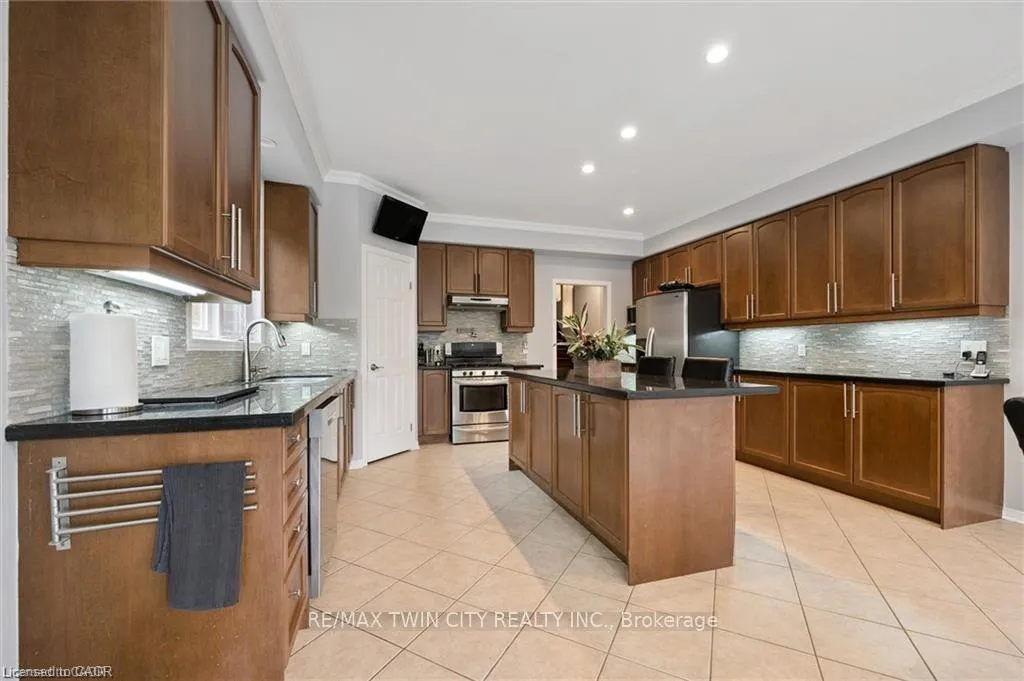 Photo 18 of 305 Pine Valley Drive, Kitchener — HOMEH