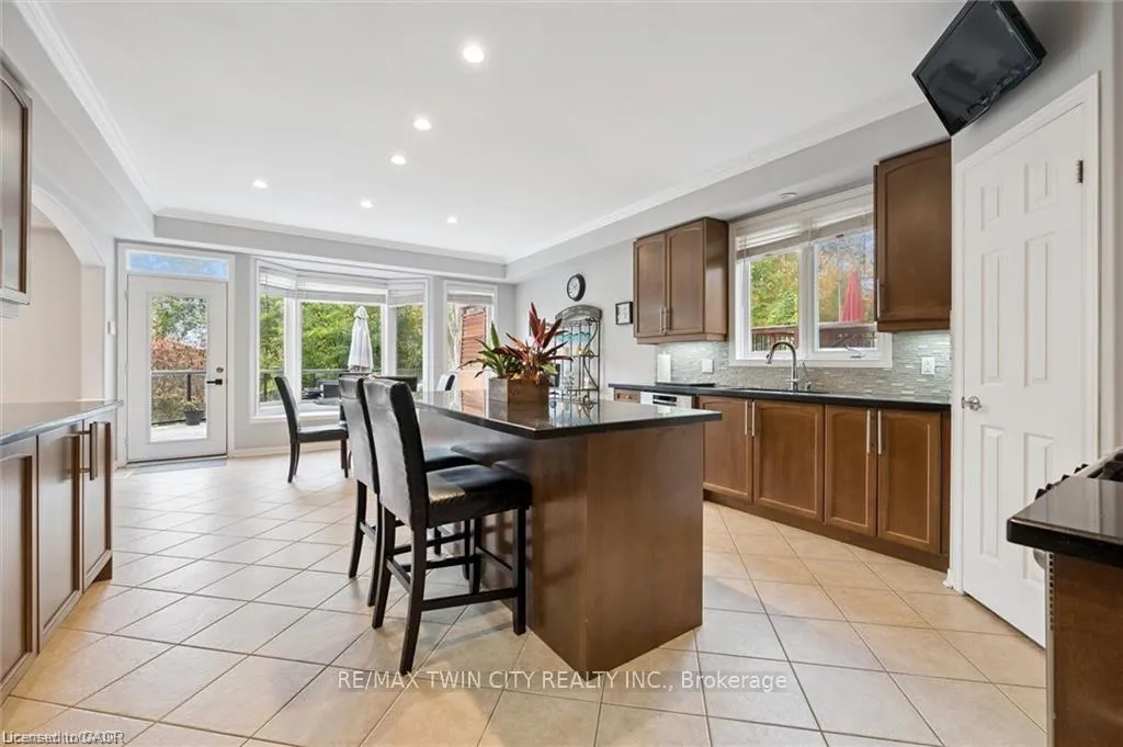 Photo 20 of 305 Pine Valley Drive, Kitchener — HOMEH