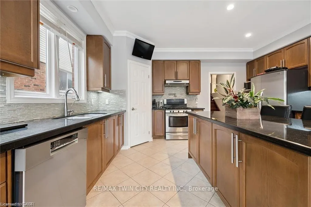 Photo 21 of 305 Pine Valley Drive, Kitchener — HOMEH