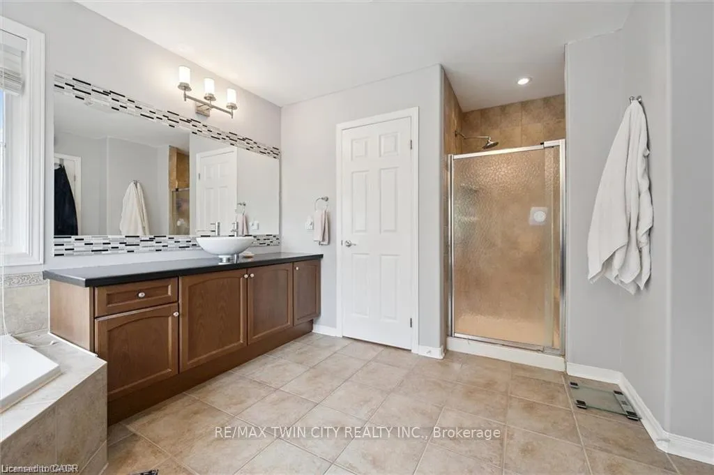 Photo 33 of 305 Pine Valley Drive, Kitchener — HOMEH