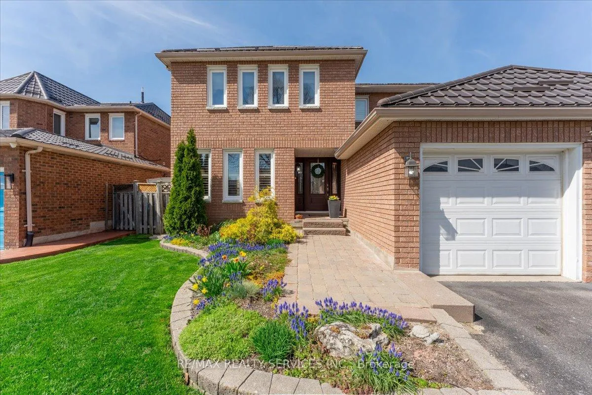 Photo 3 of 36 Brydon Crescent, Brampton, Northwood Park — HOMEH