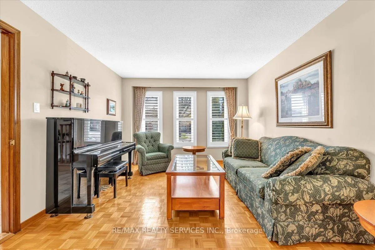 Photo 9 of 36 Brydon Crescent, Brampton, Northwood Park — HOMEH