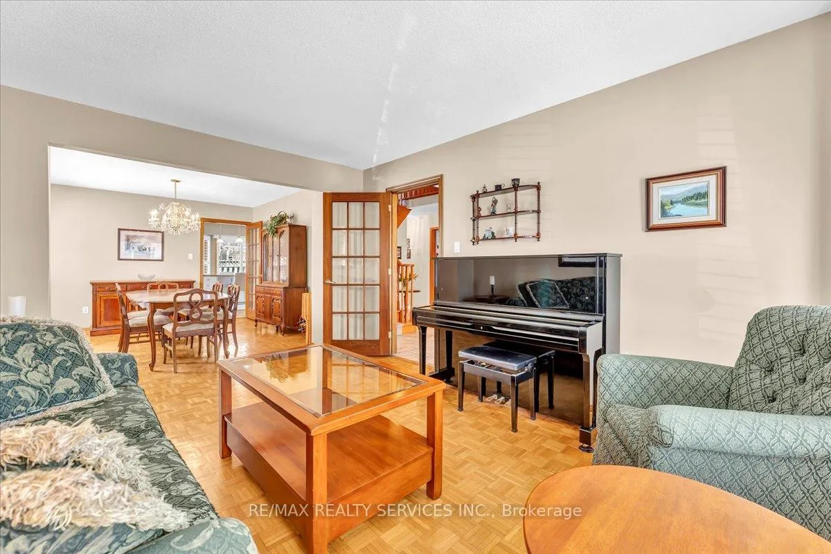 Photo 10 of 36 Brydon Crescent, Brampton, Northwood Park — HOMEH
