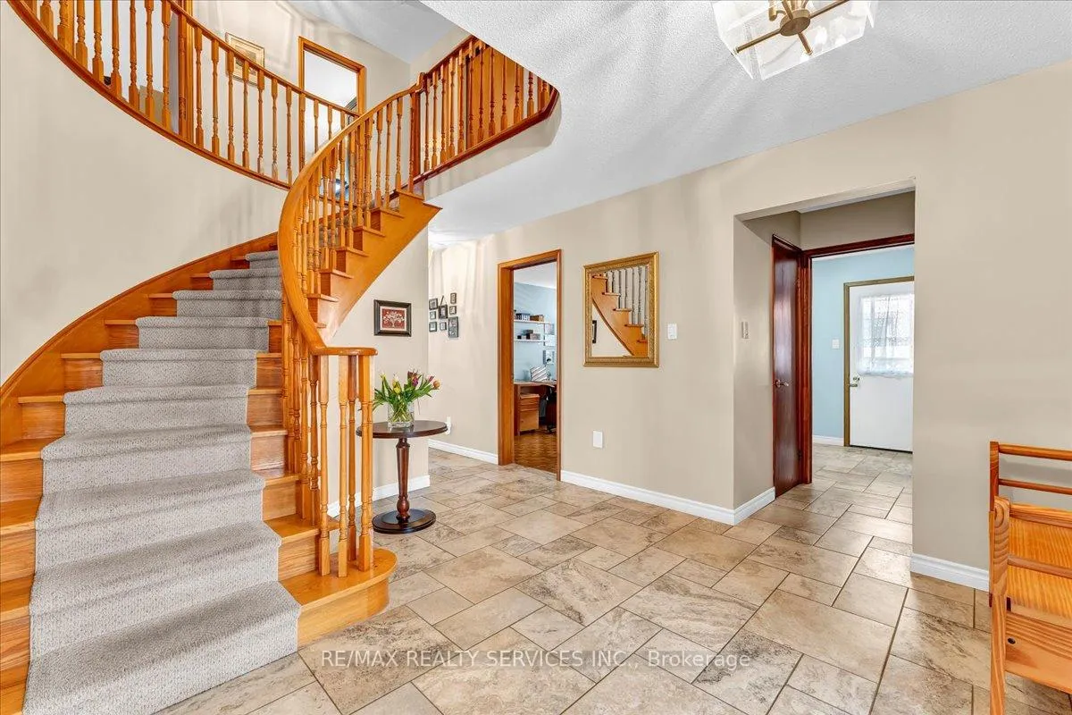 Photo 21 of 36 Brydon Crescent, Brampton, Northwood Park — HOMEH